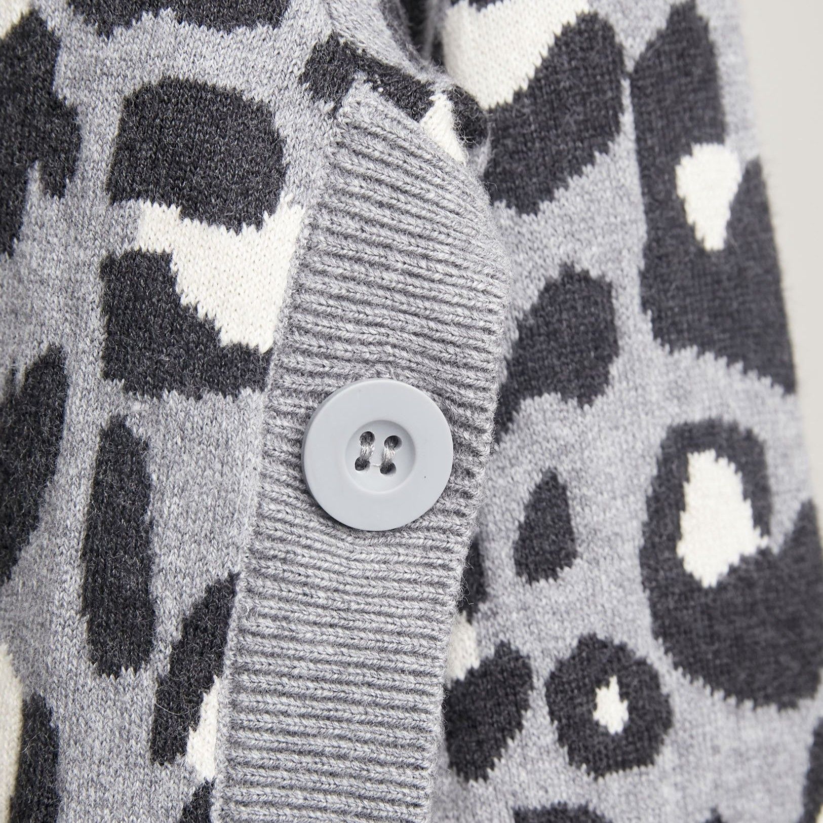 Other Stella & Dot The Side Button Sweater in Gray Leopard Print Size M / US 6-8 / IT 42-44 - 4 Thumbnail