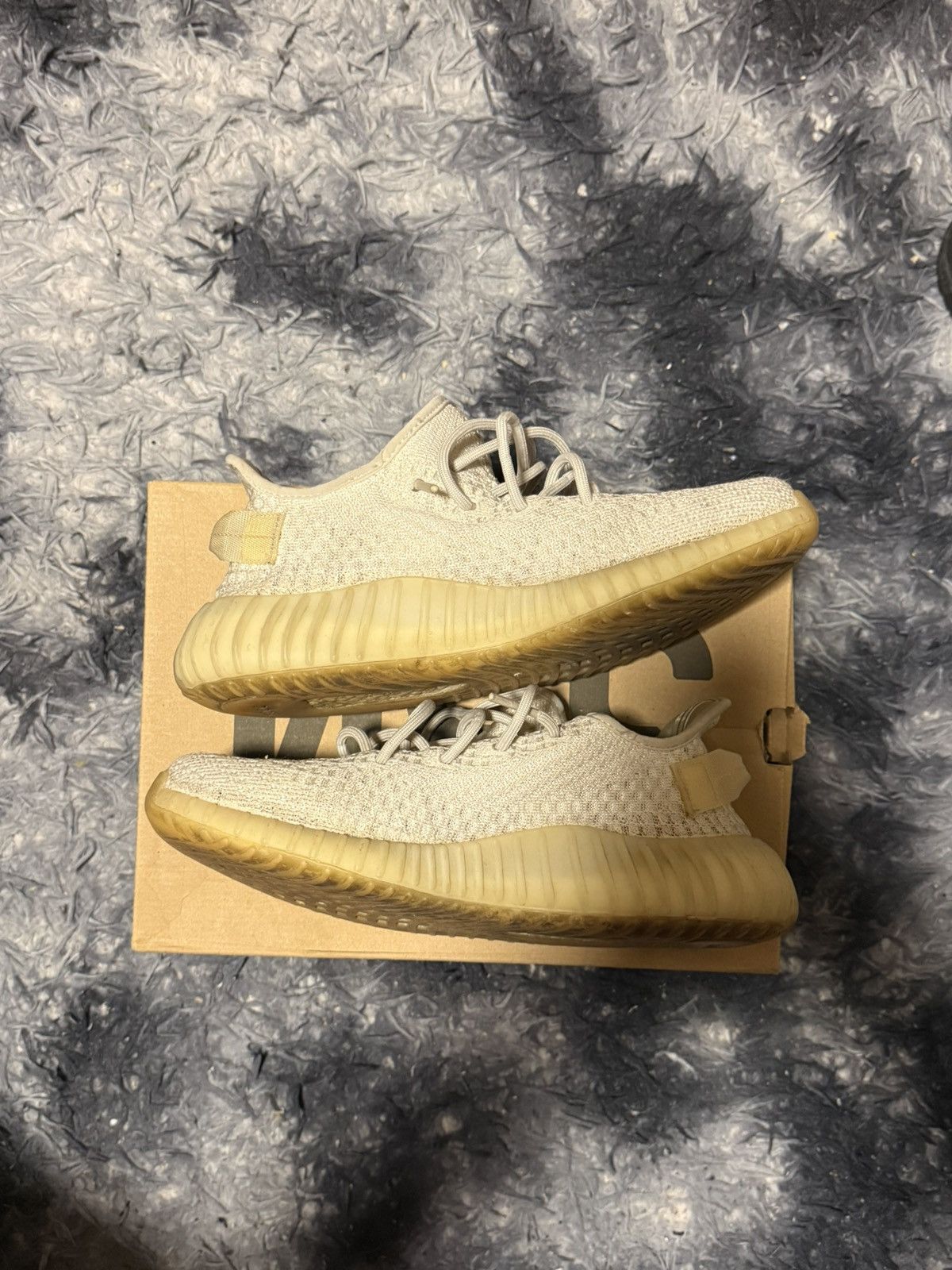 Yeezy adidas yeezy boost 350 v2 light Size US 8.5 / EU 41-42 - 2 Thumbnail