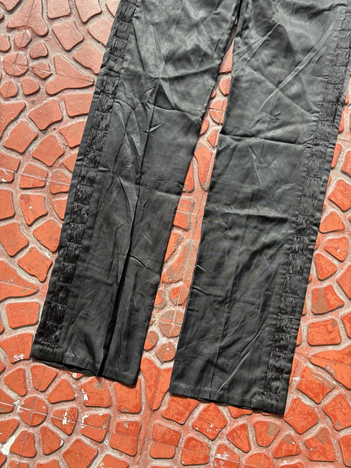 UNDERCOVERISM ARCHIVE - SIDE RUFFLE SILK PANTS