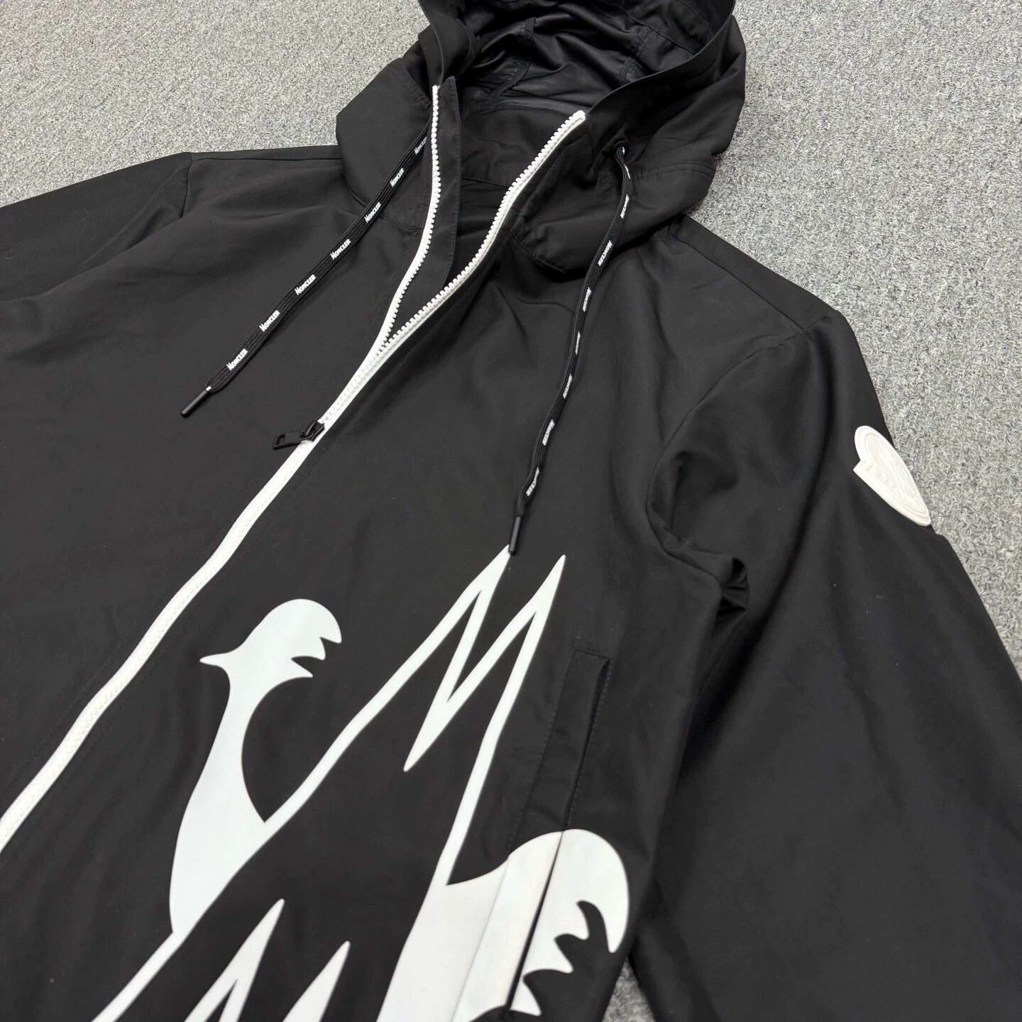 Moncler Moncler black nylon printed jacket size 3 Size US L / EU 52-54 / 3 - 3 Thumbnail