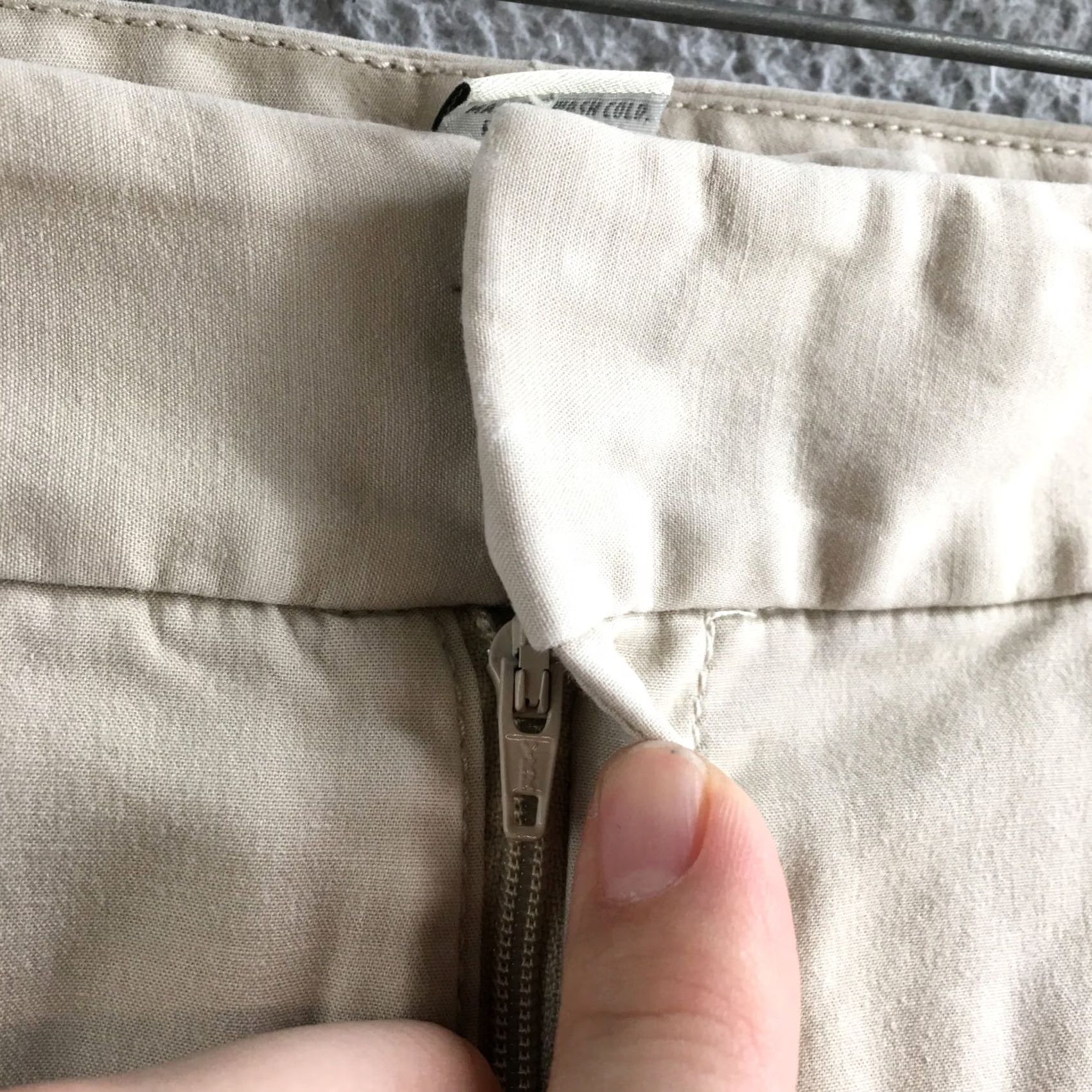 Banana Republic Banana Republic Capri Pants Womens 10 Beige Cotton Blend Zip Fly Casual Capri Pants Womens 10 Beige Cotton Blend Zip Fly Casual Size 32" / US 10 / IT 46 - 5 Thumbnail