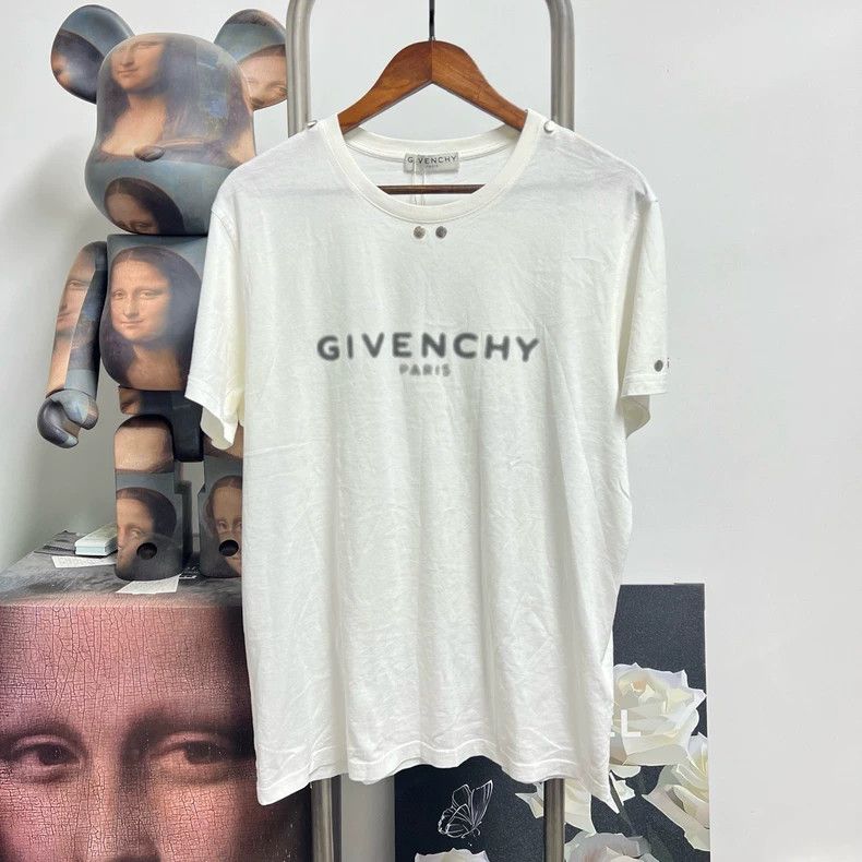 Givenchy givenchy paris short sleeve t-shirt-dmc Size US S / EU 44-46 / 1 - 1 Thumbnail