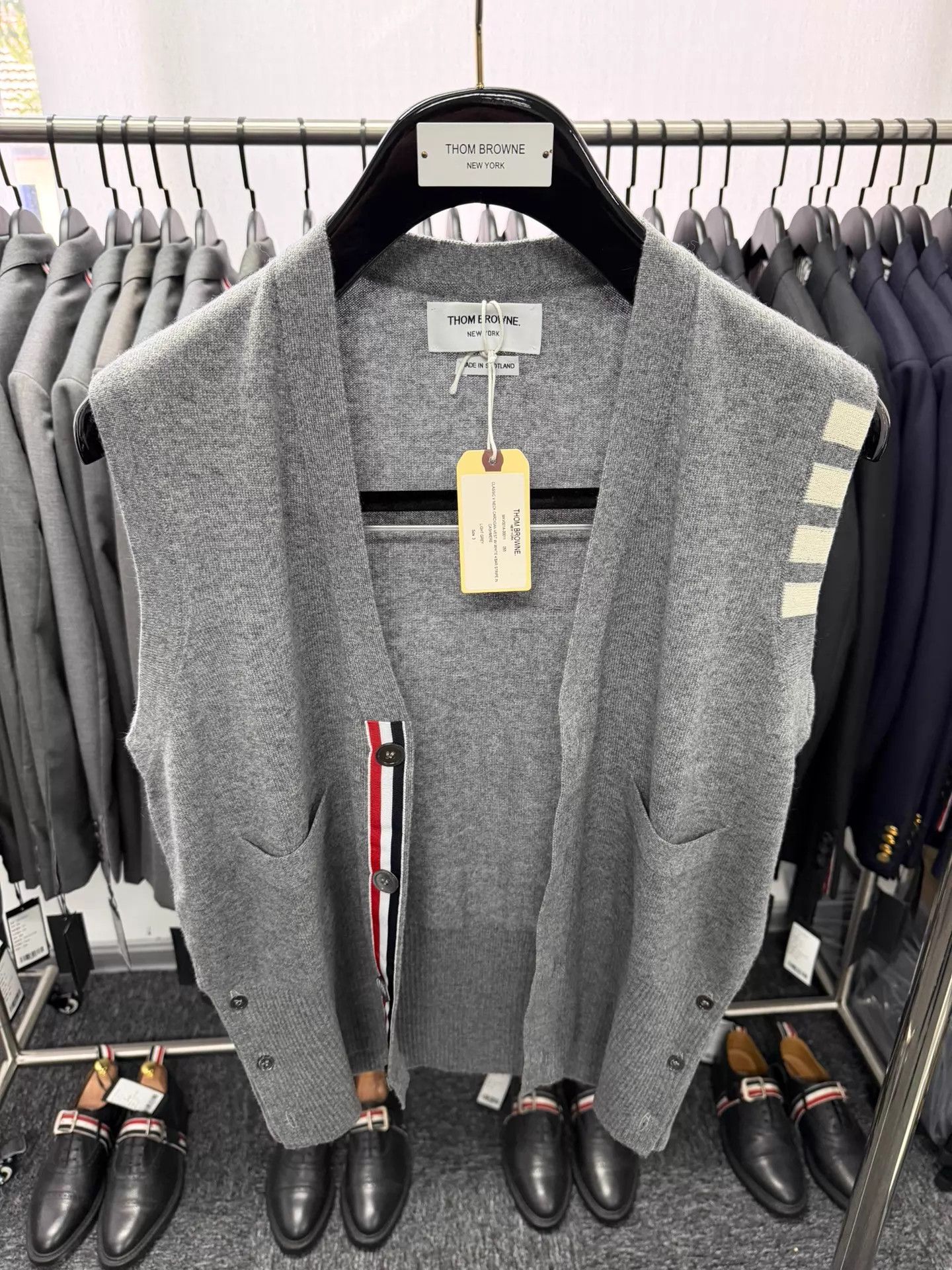 Thom Browne Thom Browne Men's Light Gray Cashmere Vest Size 3 Size US L / EU 52-54 / 3 - 1 Thumbnail