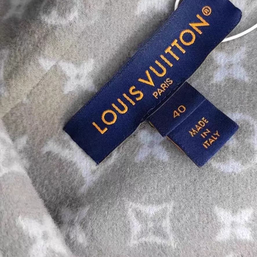 Louis Vuitton Louis Vuitton gray all over wool hooded jacket 40 Size M / US 6-8 / IT 42-44 - 2 Thumbnail