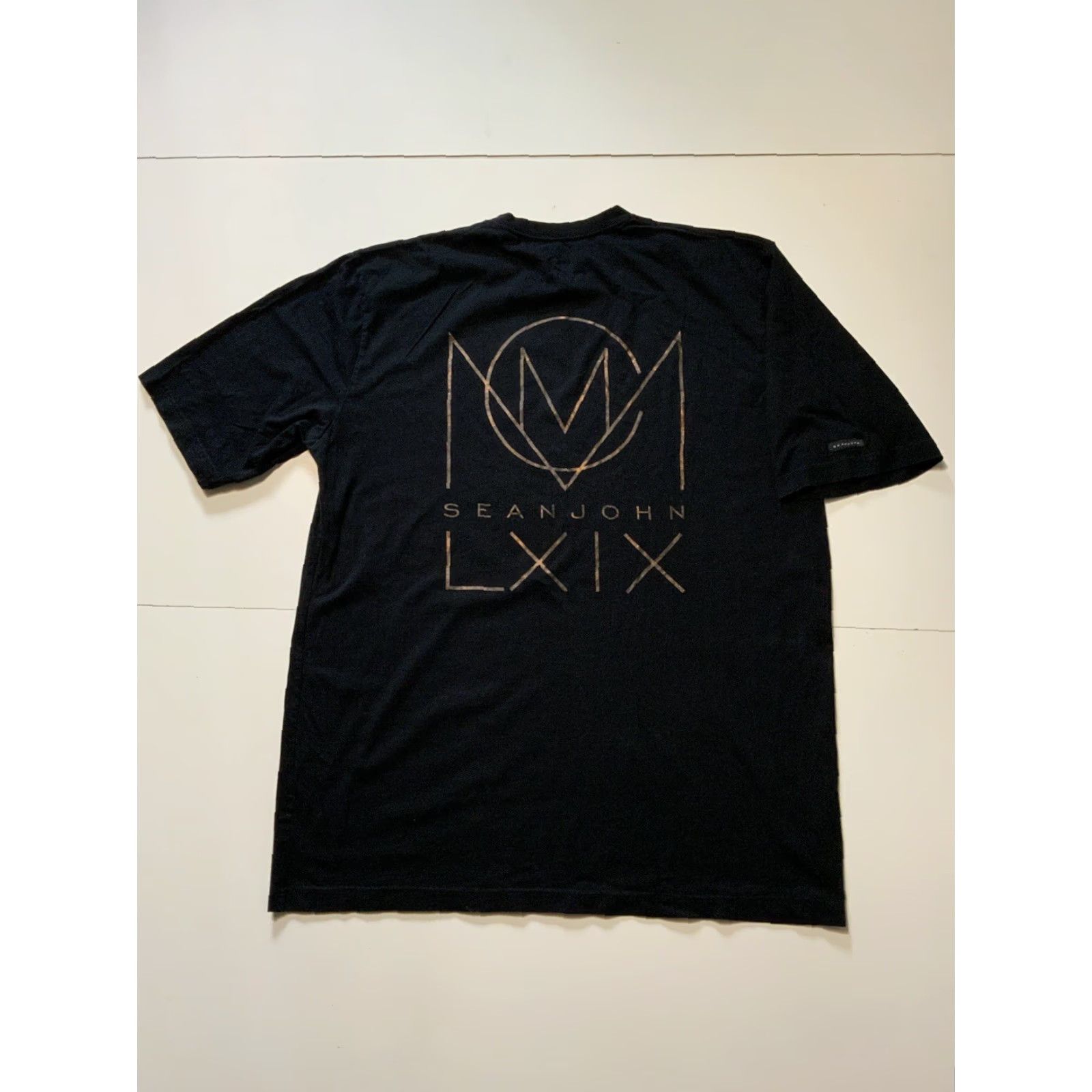 Sean John Sean John The Chosen One LXIX Roman Numeral Graphic Black Gold S/S T-Shirt 2XLT Men Shirt Size US XXL / EU 58 / 5 - 3 Thumbnail