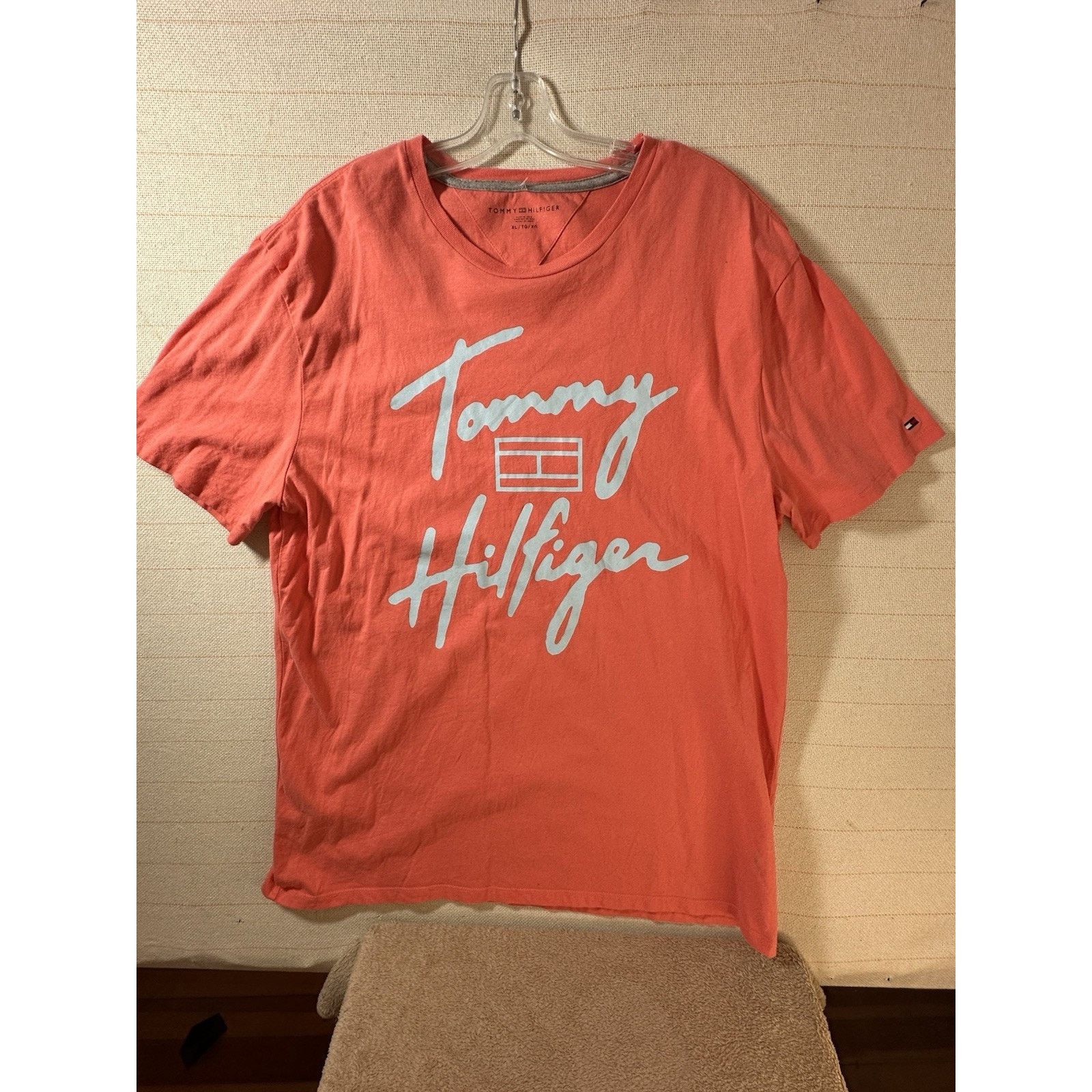 Tommy Hilfiger Tommy Hilfiger T-Shirt Coral Script Logo Size US XL / EU 56 / 4 - 1 Thumbnail