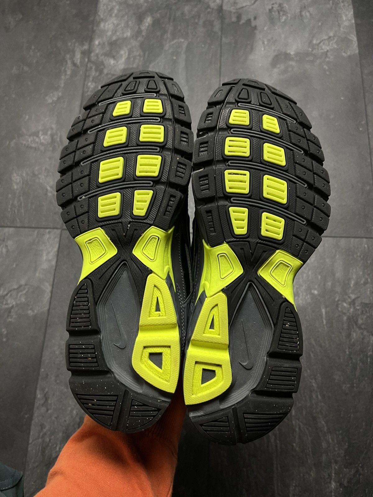 Nike Nike Initiator Black Dark Grey Volt Neon Green Size US 8.5 / EU 41-42 - 13 Thumbnail