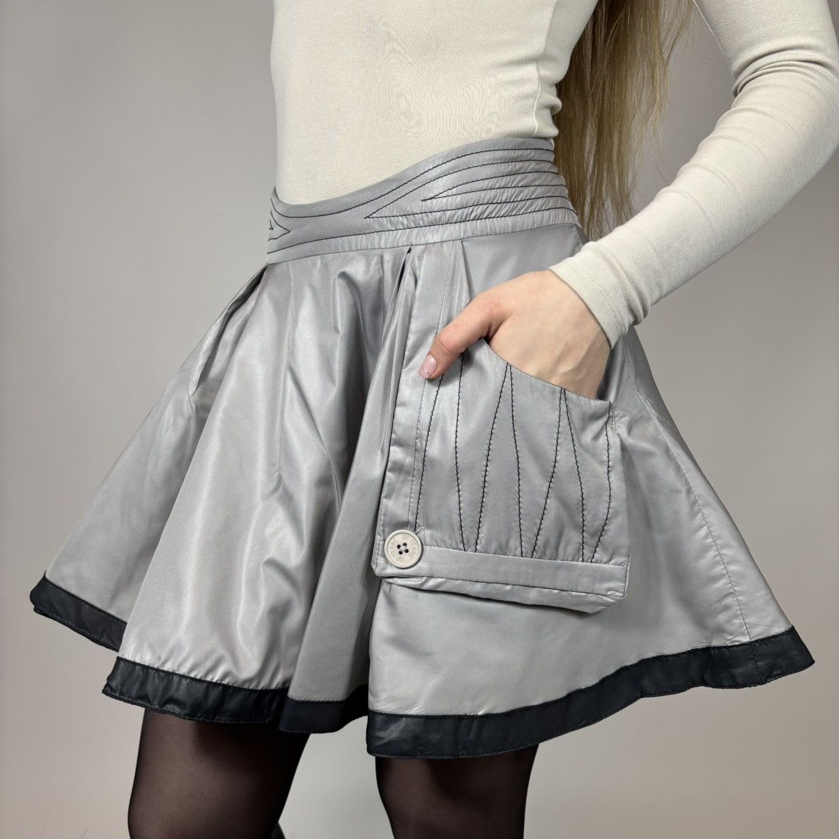 GF Ferre Vintage Y2K GF FERRE Gianfranco Flared Mini Skirt Luxury Size 26" / US 2 / IT 38 - 1 Thumbnail