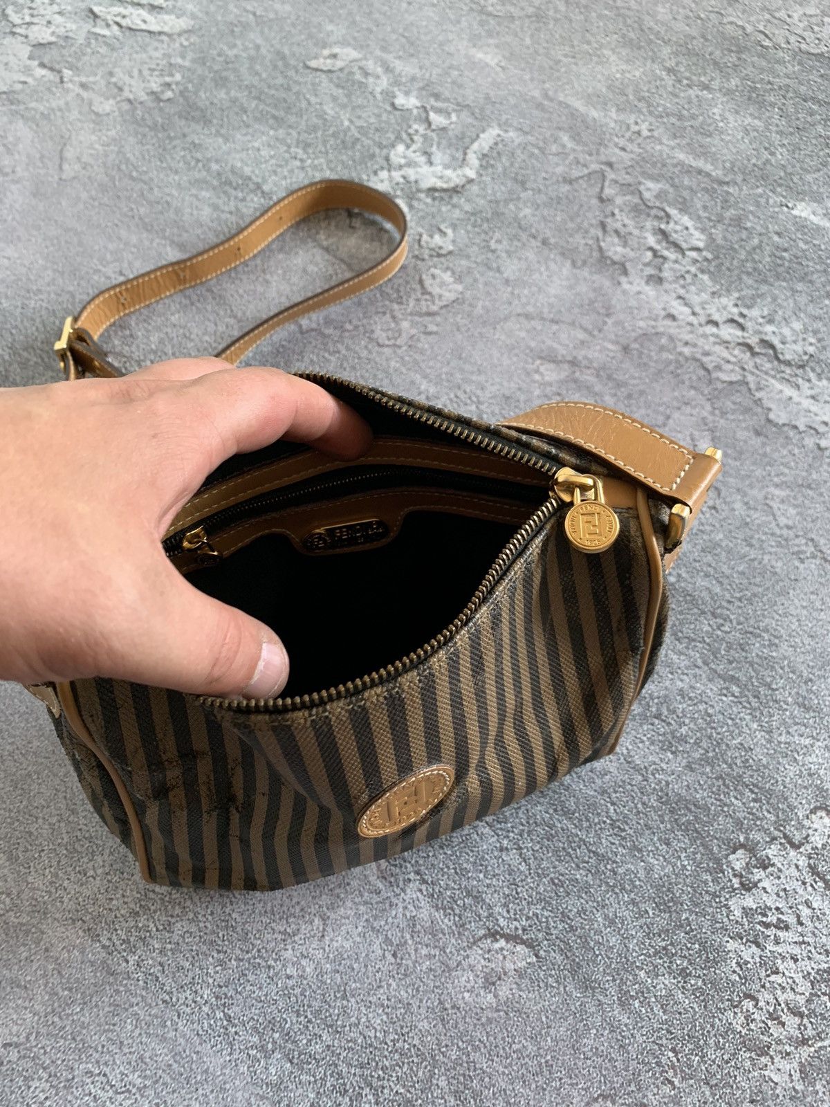 Fendi × Vintage Vintage Fendi Roma Messenger Bag Size ONE SIZE - 17 Thumbnail