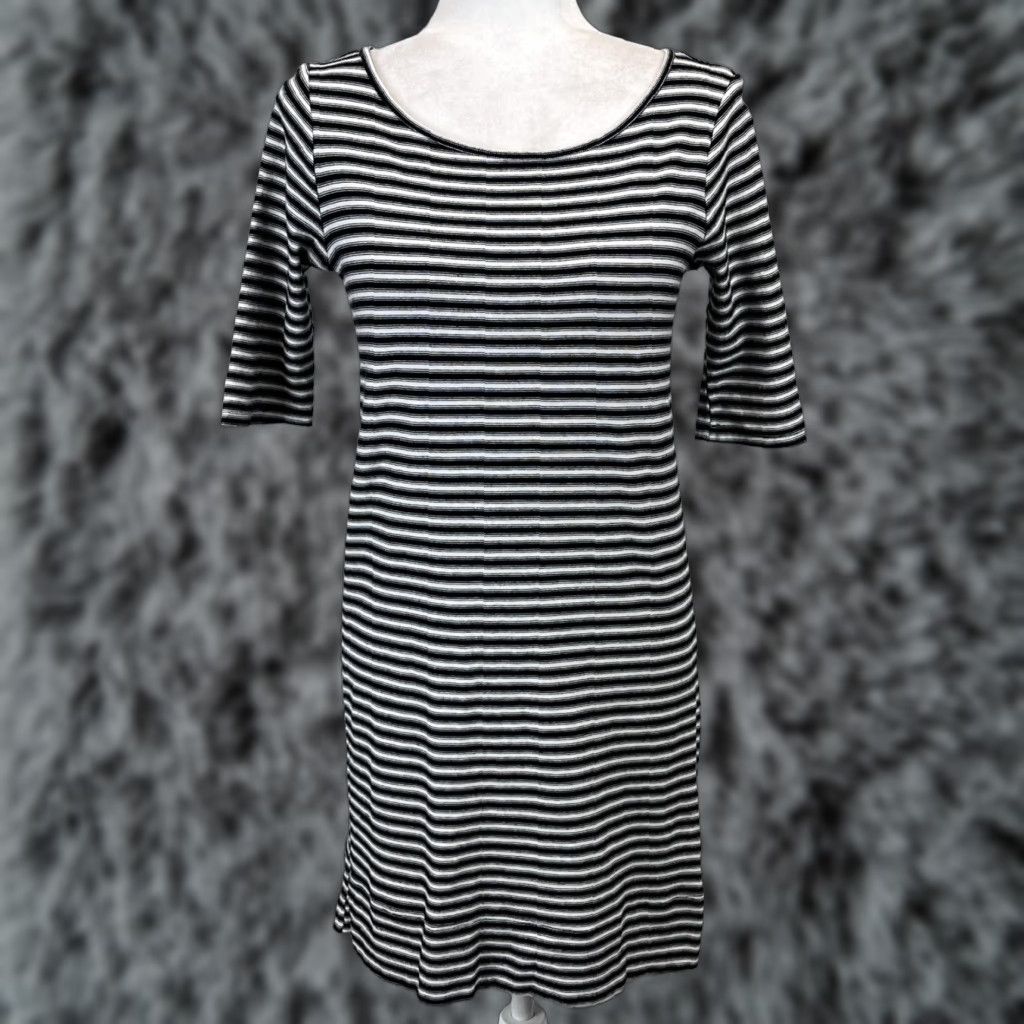 Free People Free People T Shirt Dress XS Striped Black White Back Cutout Bohemian Casual Short Sleeve Round Neck Women's Dress Size XS / US 0-2 / IT 36-38 - 1 Thumbnail