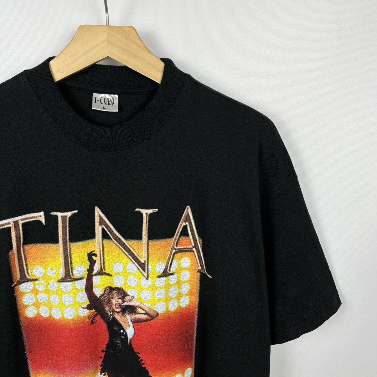 Band Tees Vintage Tina Turner Live in Concert T Shirt 00’s Size US L / EU 52-54 / 3 - 2 Thumbnail