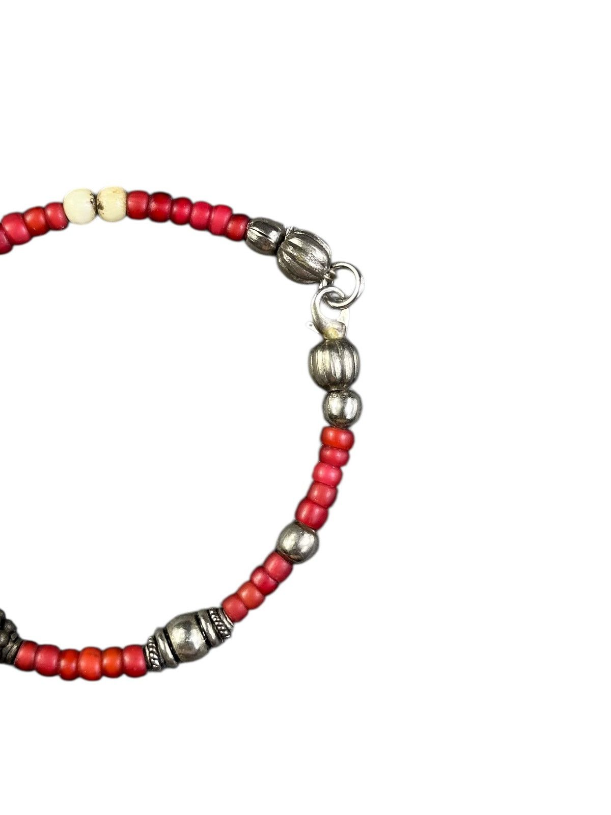 Vintage ANTIQUE WHITE HEART BEADS WITH ETHNIC BEADS NOMADIC BRACELET Size ONE SIZE - 6 Thumbnail