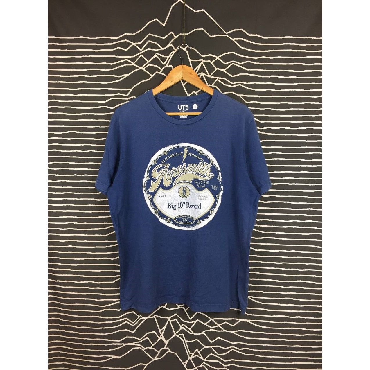 Aerosmith × Band Tees × Uniqlo Uniqlo X Aerosmith Electrically Recorded Big 10'' Record Tee Size US XL / EU 56 / 4 - 2 Thumbnail