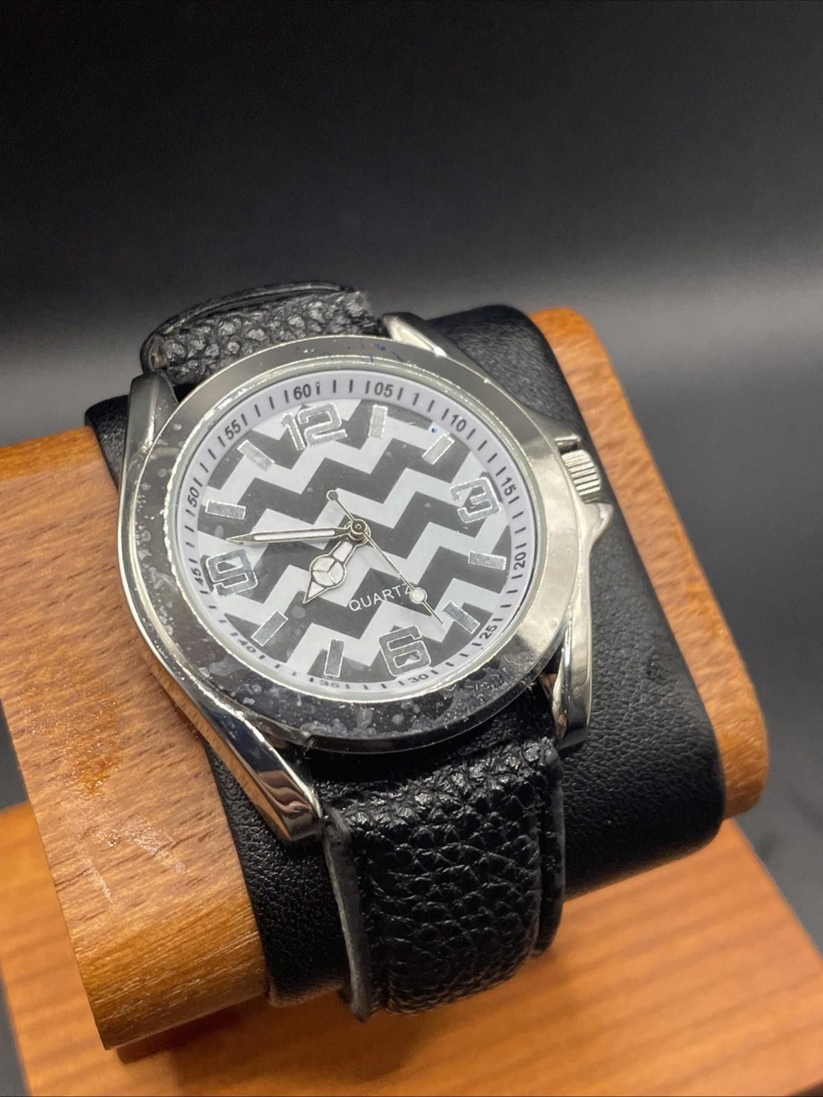 Designer ACCUTIME Zebra Zig-Zag Dial White Watch New Battery Size ONE SIZE - 1 Thumbnail
