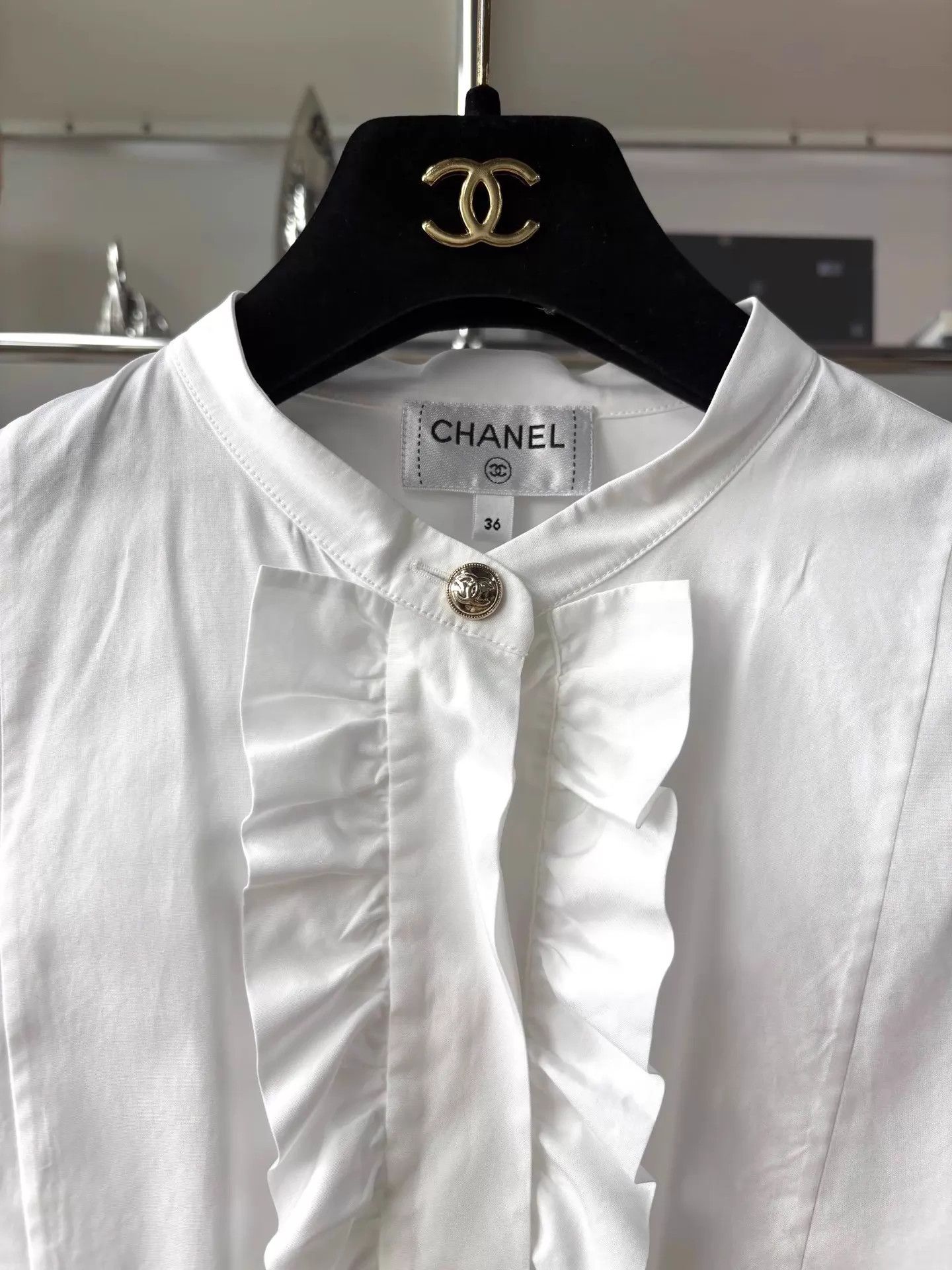 Chanel Chanel Equestrian White Ruffled Collar Shirt Size 36 Size XS / US 0-2 / IT 36-38 - 2 Thumbnail