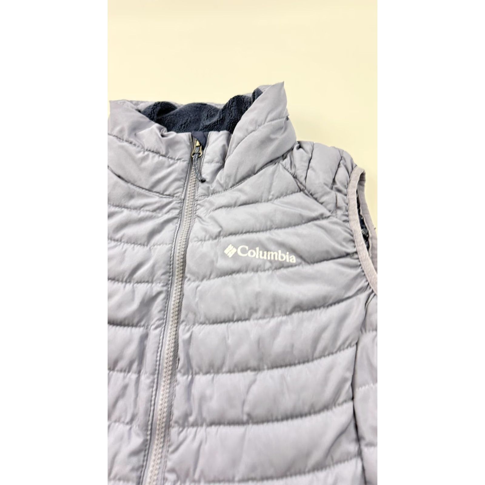 Vintage Columbia Vest Womens Medium Gray Omni-Heat Quilted Puffer Zip Pockets Fleece Size M / US 6-8 / IT 42-44 - 3 Thumbnail