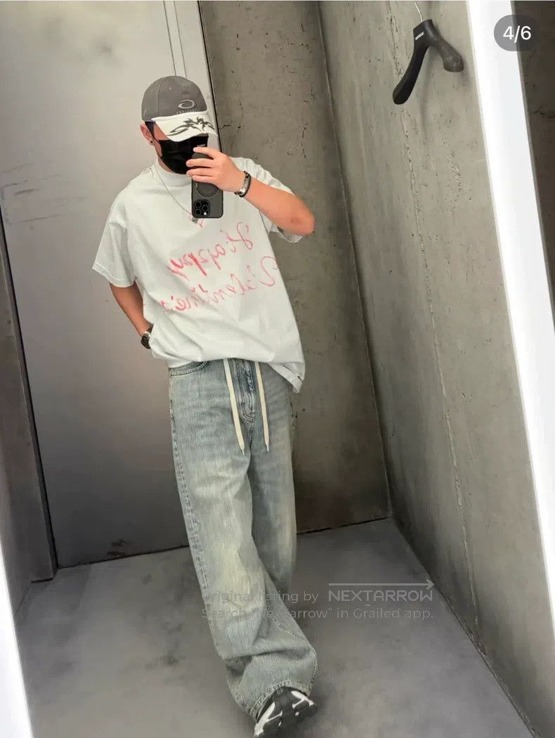 Balenciaga Balenciaga Night Scene Printed Distressed Short Sleeve Size US L / EU 52-54 / 3 - 8 Thumbnail