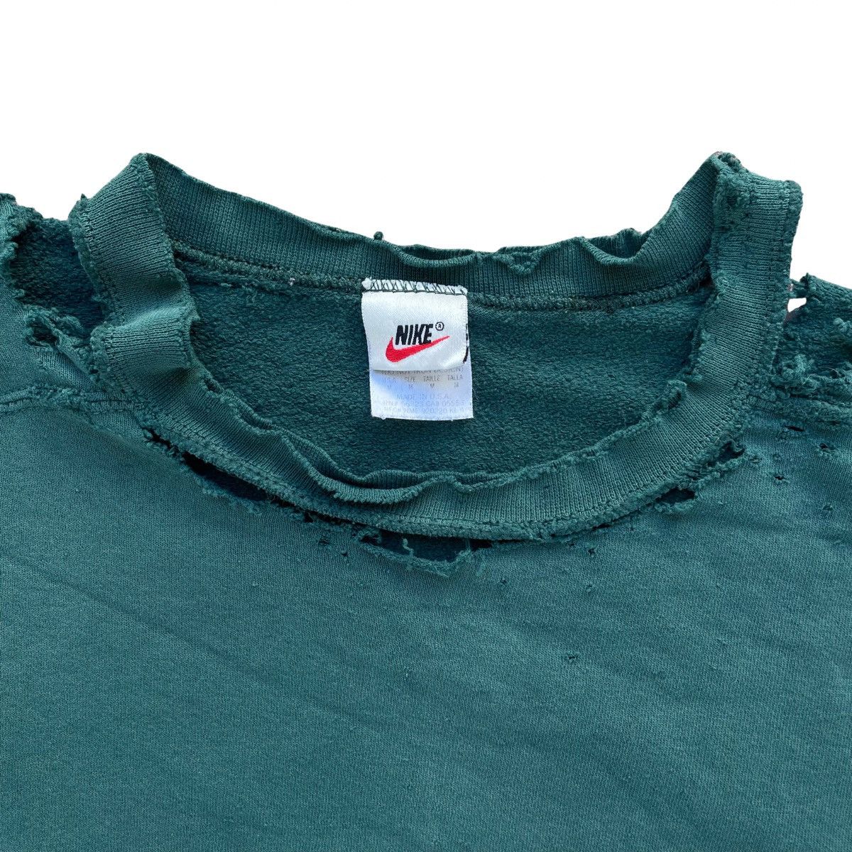 Nike Vintage Nike Big Logo Thrashed Faded Crewneck Size Medium Size US M / EU 48-50 / 2 - 3 Thumbnail