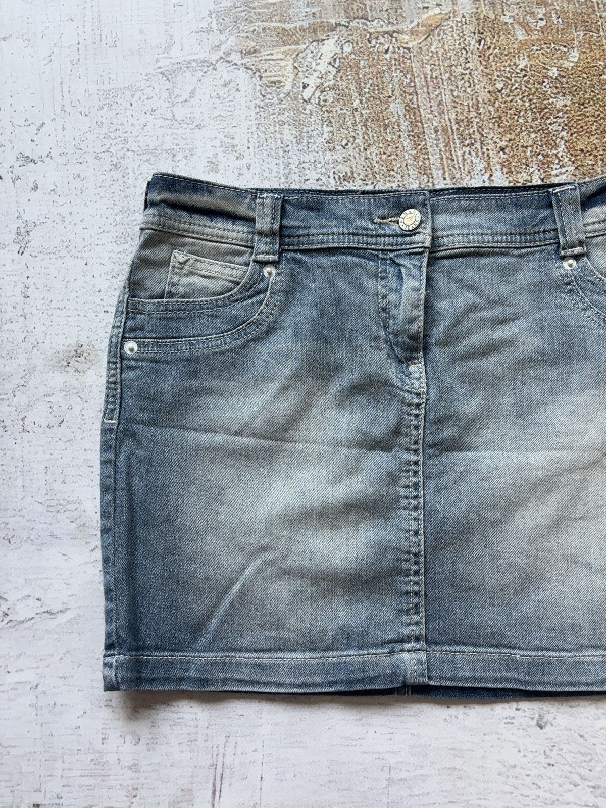 Armani Armani Jeans vintage washed mini denim basic skirt Size 26" / US 2 / IT 38 - 8 Thumbnail