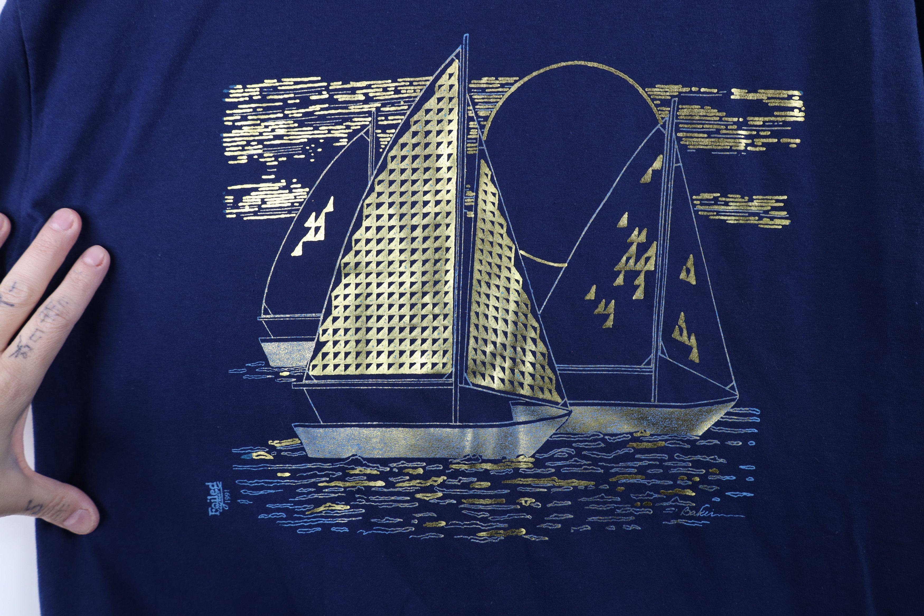 Vintage Vintage 90s Streetwear Foil Sailboat Sailing T-Shirt USA Size US L / EU 52-54 / 3 - 4 Thumbnail