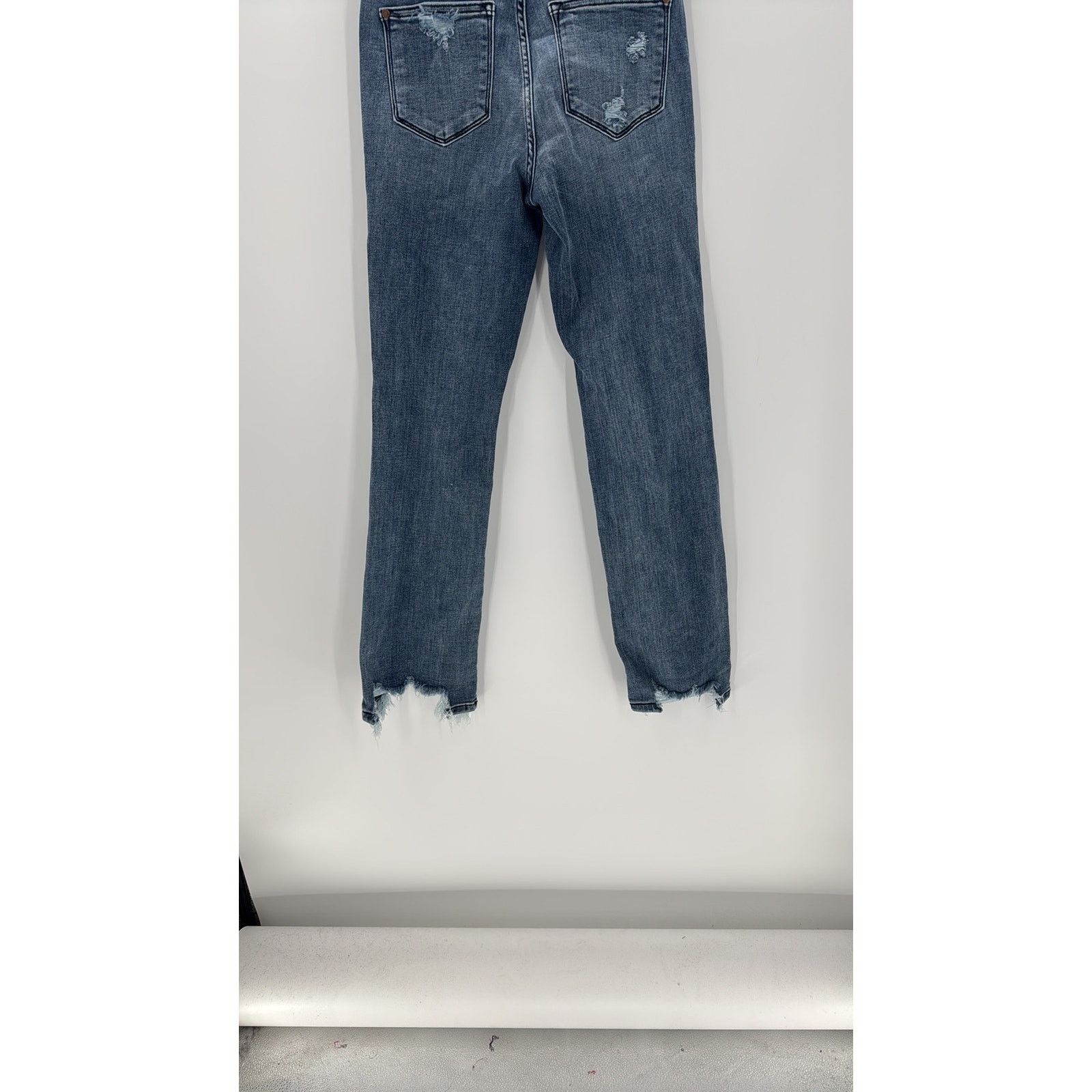 Judy Blue Judy Blue straight fit mid rise distressed raw hem casual Size 27" / US 4 / IT 40 - 7 Thumbnail