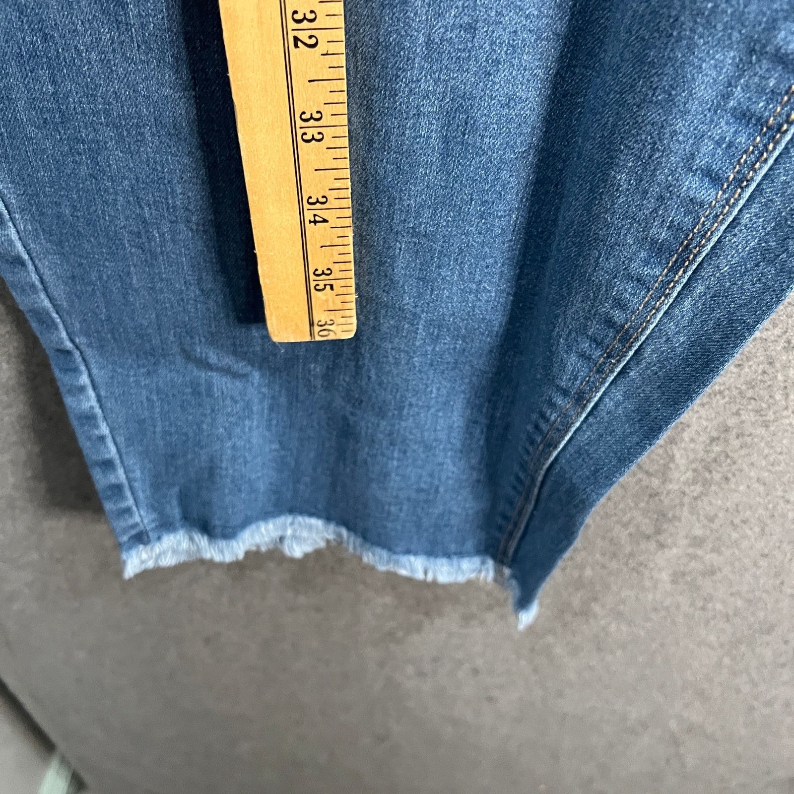 Other Susan Graver Regular Straight Ankle Jean with Frayed Hem Me Size 28" / US 6 / IT 42 - 6 Thumbnail