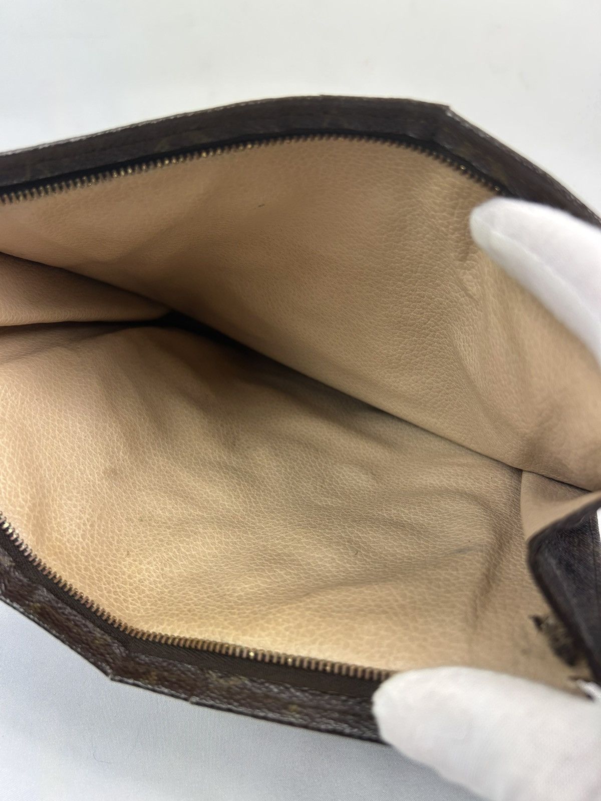 Louis Vuitton Louis Vuitton Monogram Toiletry Bag Size ONE SIZE - 4 Thumbnail