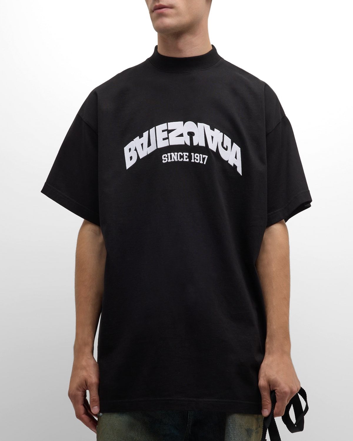 Balenciaga Black Embroidered Back Flip Logo Oversized T-Shirt Size US S / EU 44-46 / 1 - 2 Thumbnail