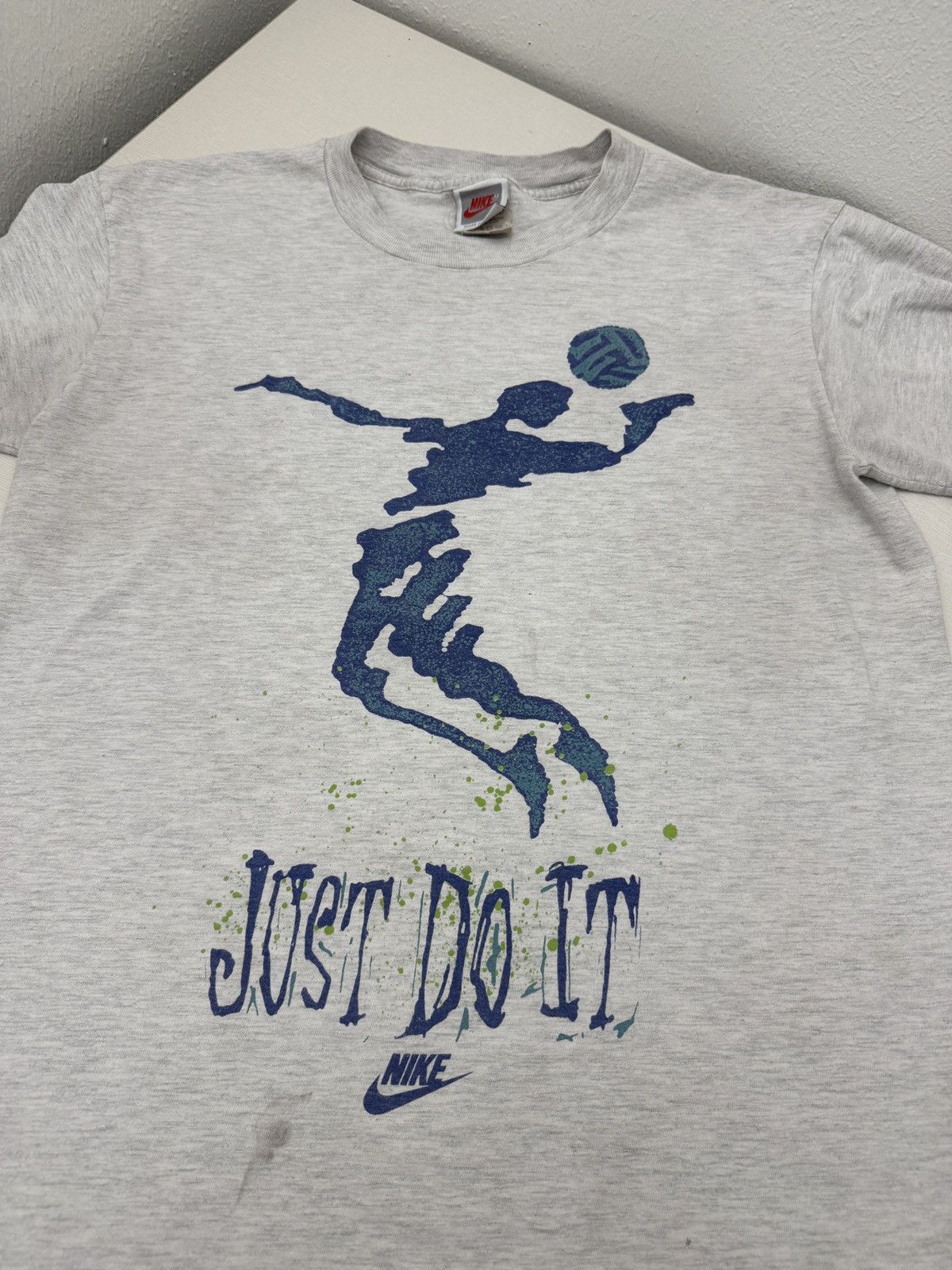 Nike Vintage 90s Nike Volleyball Graphic Tshirt Size M Made n USA Size US M / EU 48-50 / 2 - 3 Thumbnail