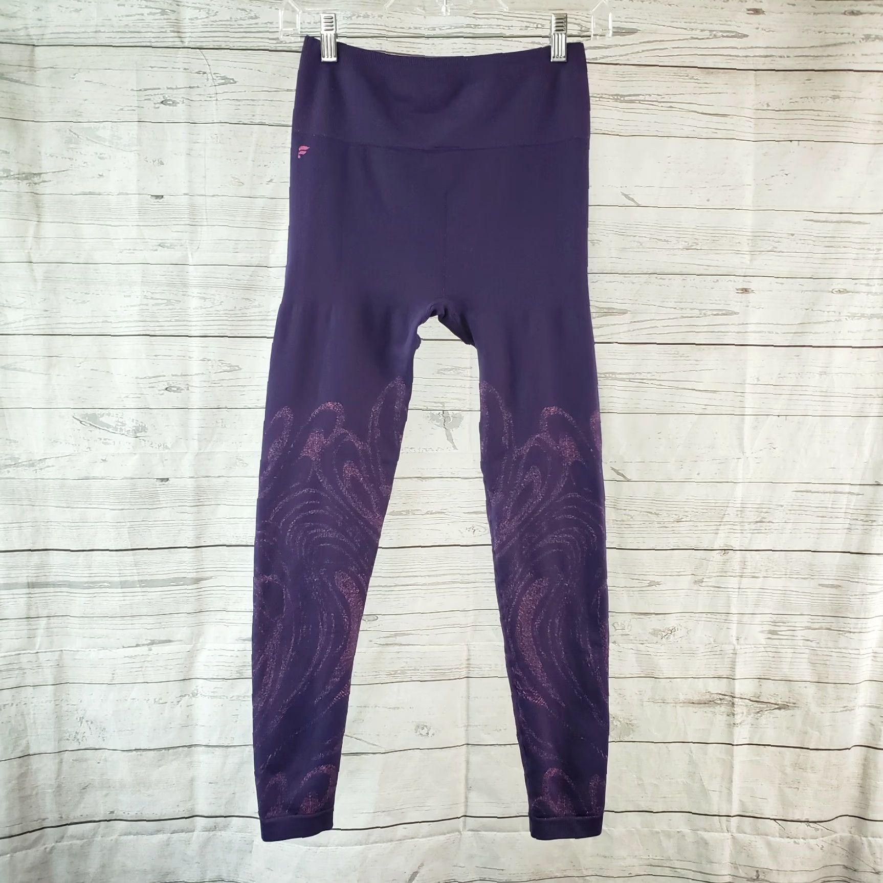 Fabletics Fabletics Womens High Waisted Seamless Cropped Leggings Sz S Purple Cropped leggings Womens Activewear 24 in Inseam 12.5" Waist Nylon Blend Capruple? Size 28" / US 6 / IT 42 - 3 Thumbnail