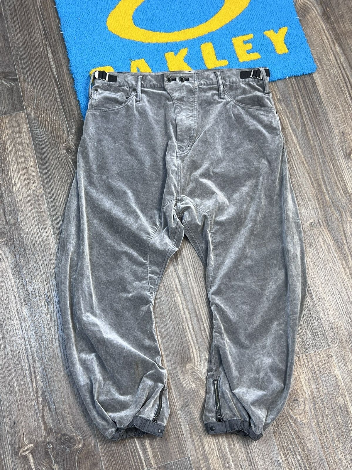 Le Grande Bleu (L.G.B.) Le Grande Bleu Corduroy Cropped Drop Crotch silver pants Size US 32 / EU 48 - 1 Thumbnail