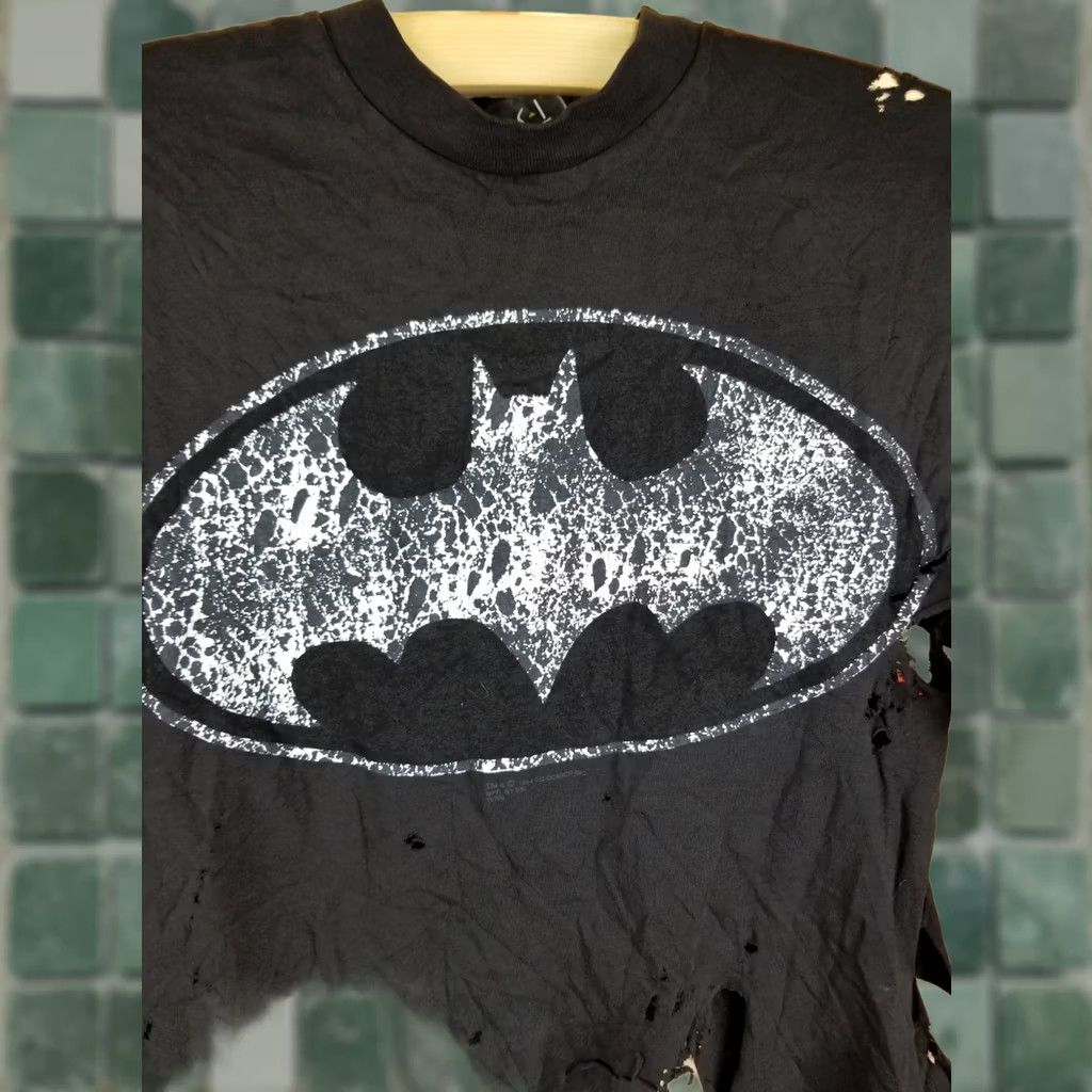 Vintage VINTAGE DC BATMAN SHIRT T-SHIRT Black XL/ L - 80s Distressed Single Stitch Crew Neck Short Sleeve Mens Ultimate Retro Batman Size US L / EU 52-54 / 3 - 1 Thumbnail