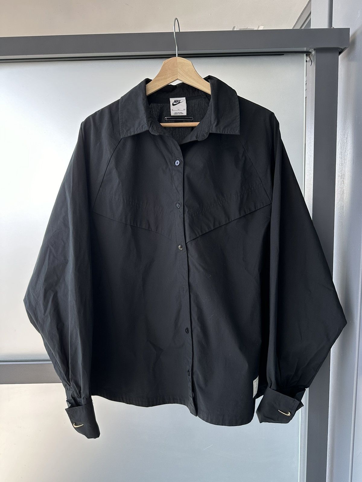 Nike Nike Shirt Women's Black Size US XL / EU 56 / 4 - 1 Thumbnail