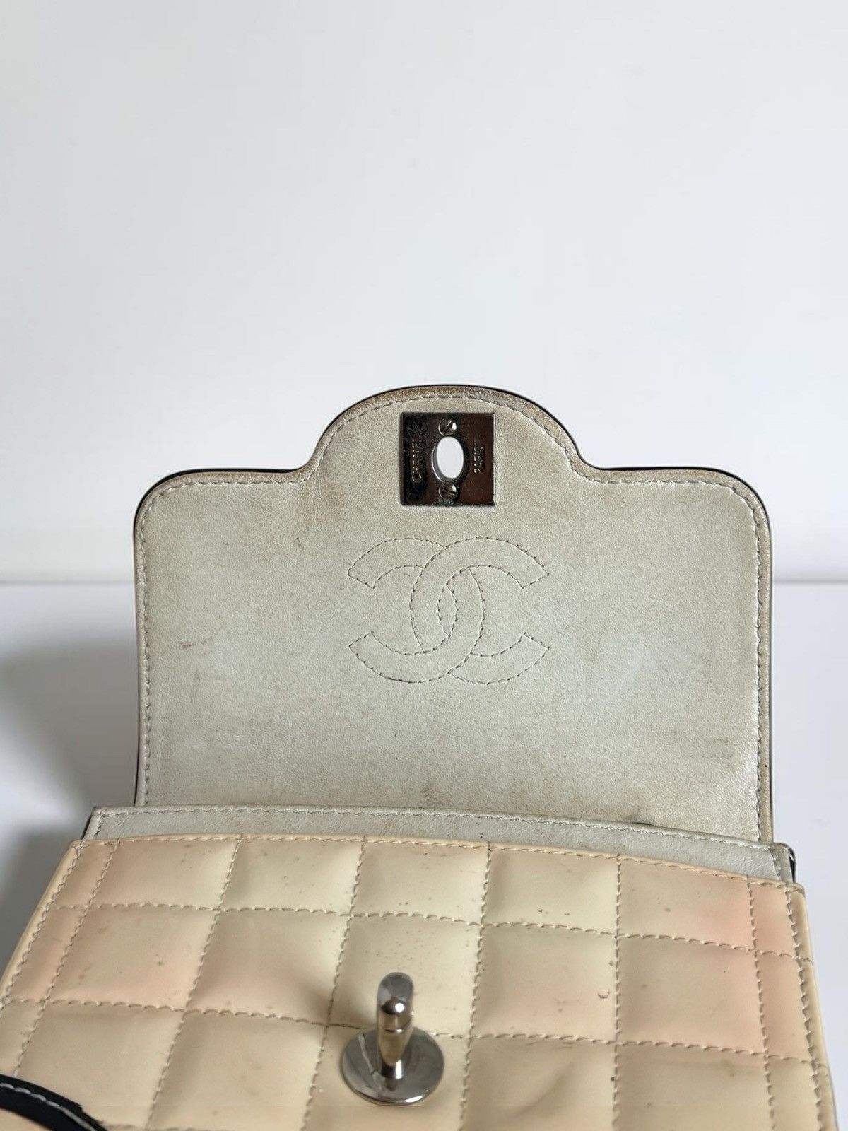 Chanel Chanel Patent Two-Tone Beige & Black Crossbody Mini Bag Size ONE SIZE - 5 Thumbnail