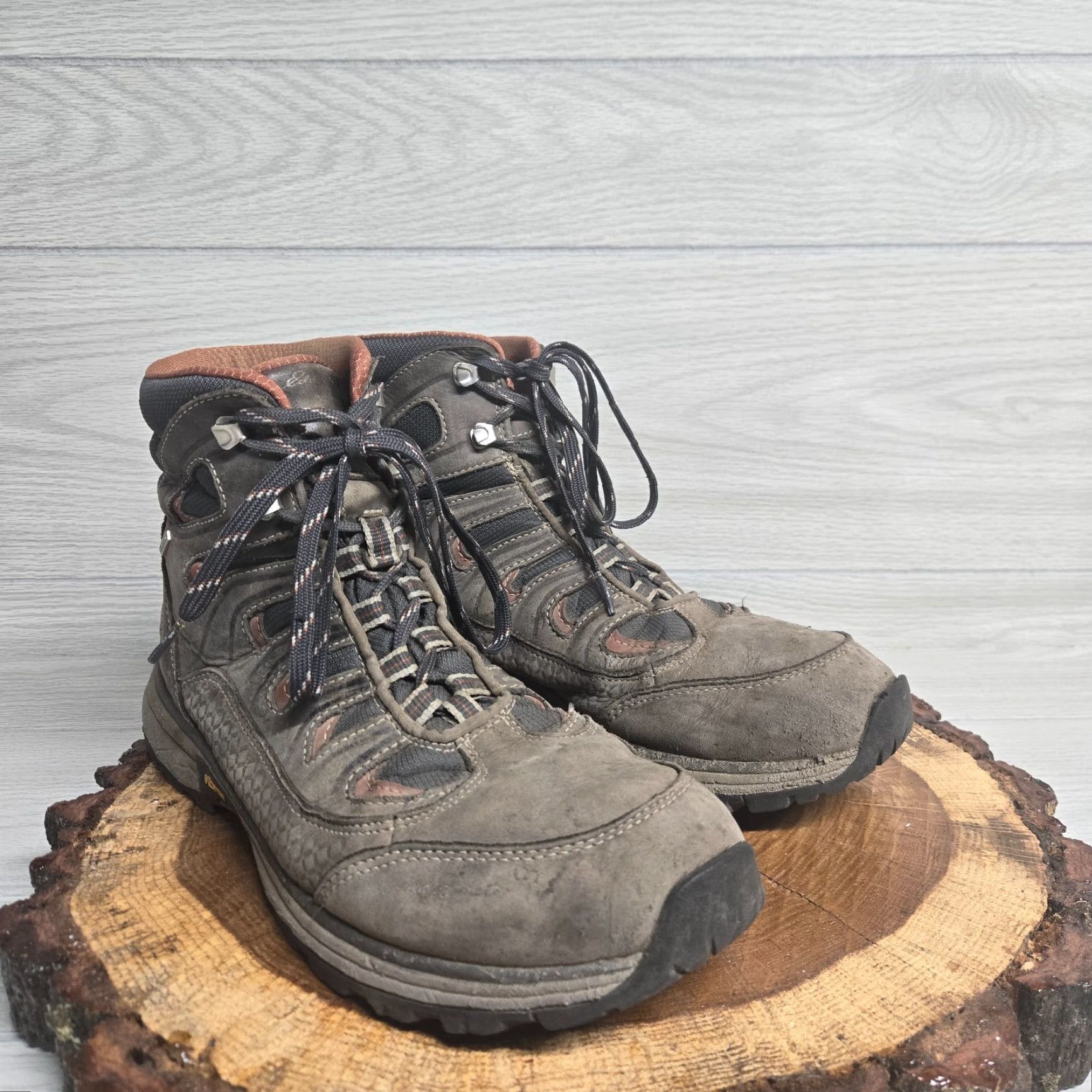 Vibram EDDIE BAUER Gray Leather Midlite Vibram Sole Weatheredge Boots Men 11.5 0061-707 Hiking Boot Mens Gray Leather Vibram Weatheredge Midlite Boots Size US 12 / EU 45 - 2 Thumbnail
