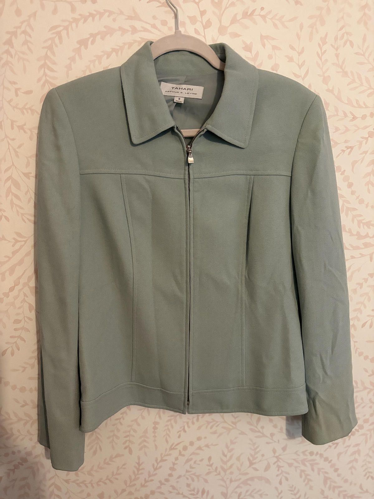 Designer Tahari Women's Blazer Size 8 in Soft Green Size M / US 6-8 / IT 42-44 - 5 Thumbnail