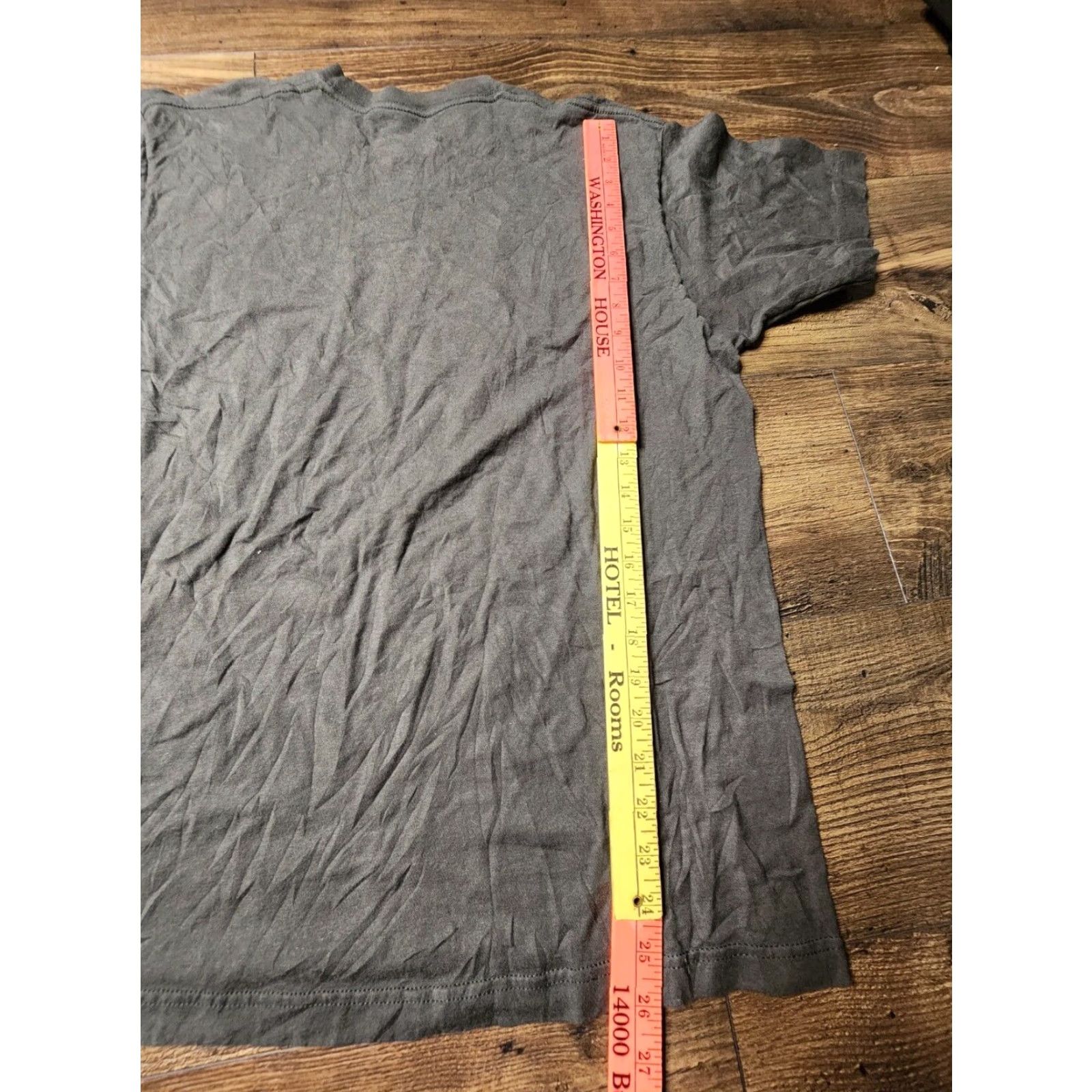 Logo 7 Queen Classic Rock T Shirt Mens Gray L Logo Band Tee Size US L / EU 52-54 / 3 - 2 Thumbnail