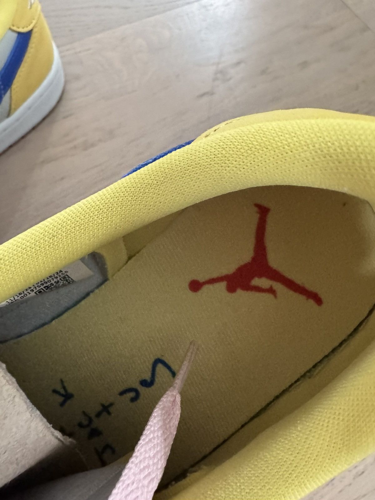 Nike × Travis Scott Air Jordan x Travis Scott Air Jordan 1 Low 0g US10.5 Canary Size US 10.5 / EU 43-44 - 9 Thumbnail
