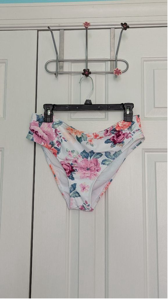 Designer Women's CUPSHE Swimsuit Bottoms Size L White Floral Size L / US 10 / IT 46 - 1 Thumbnail