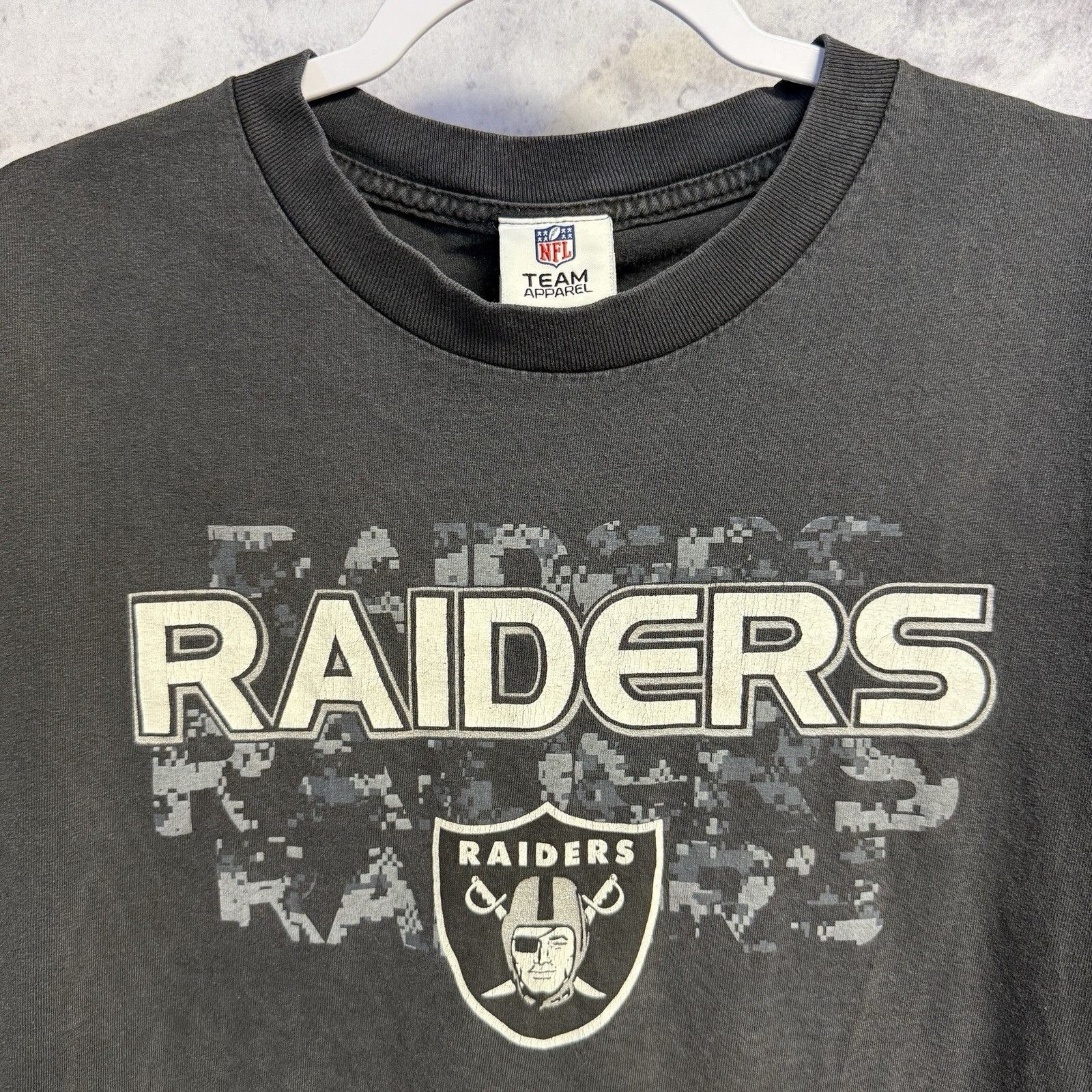 NFL Vintage Oakland Raiders T Shirt Mens 2XL Faded Black NFL Sho Size US XXL / EU 58 / 5 - 1 Thumbnail
