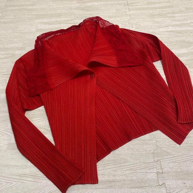 Issey Miyake issey miyake size:one size Red pleated coat 2506-Nextarrow Size XXS / US 00 / IT 34 - 1 Thumbnail