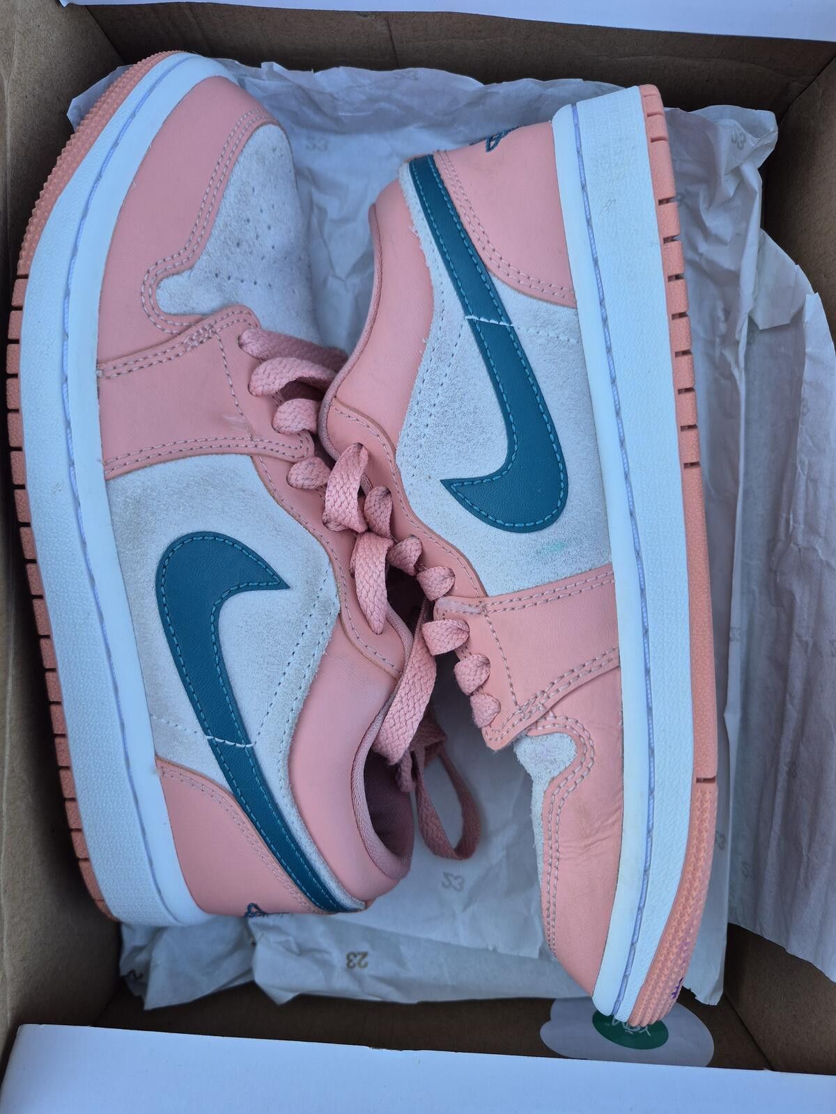 Jordan Brand Air Jordan 1 Low trainers in pink and dark teal Size 5.5 W Size US 5.5 / IT 35.5 - 3 Thumbnail