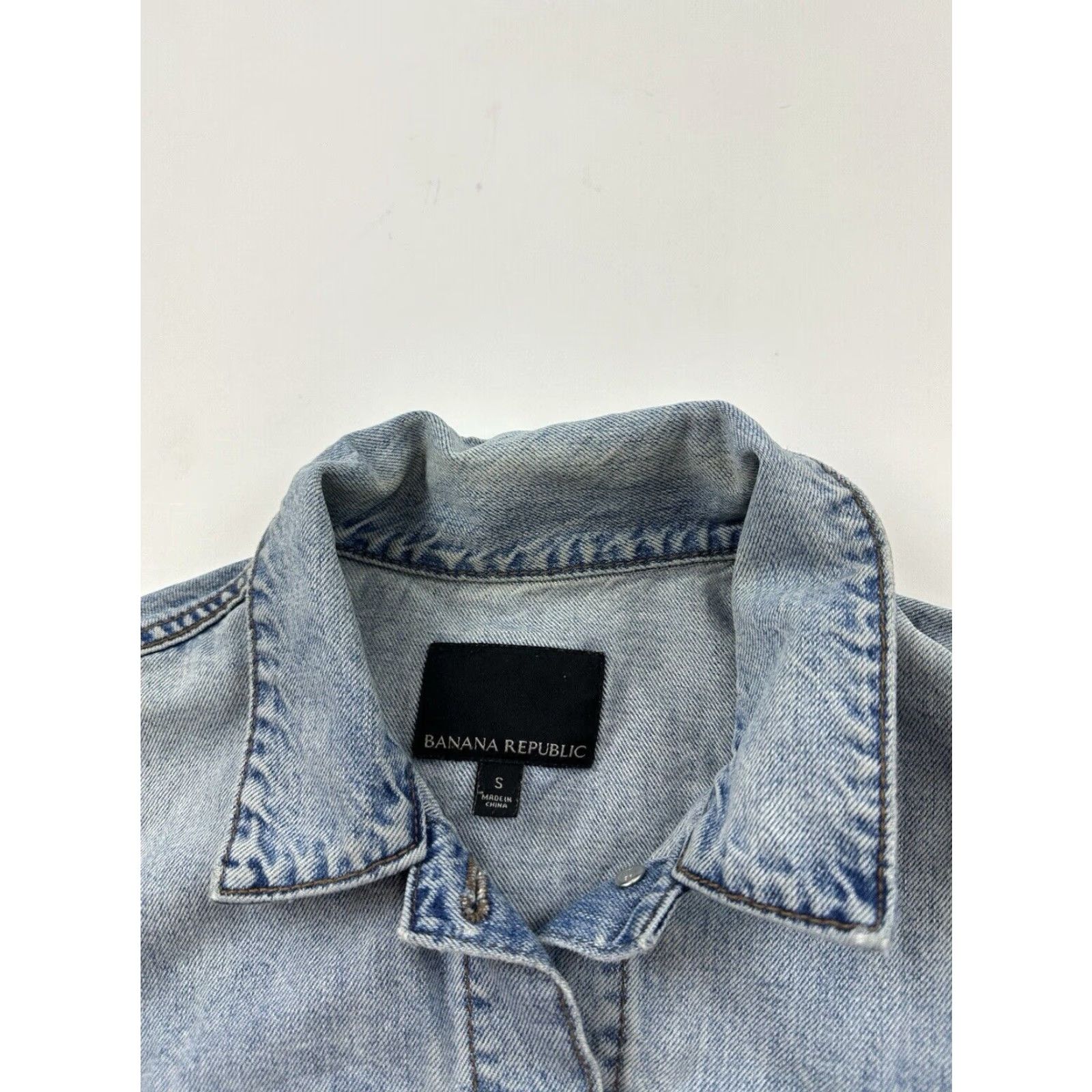 Banana Republic VINTAGE Banana Republic Denim Jacket Womens Small Blue Jean Button Up Cotton Ladies Y2K Size 28" / US 6 / IT 42 - 2 Thumbnail