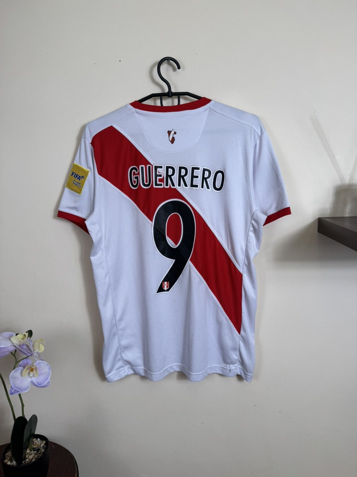 Umbro Umbro Peru FPF Jersey 2018 Guerrero #9 Football Shirt Home Size US M / EU 48-50 / 2 - 4 Thumbnail