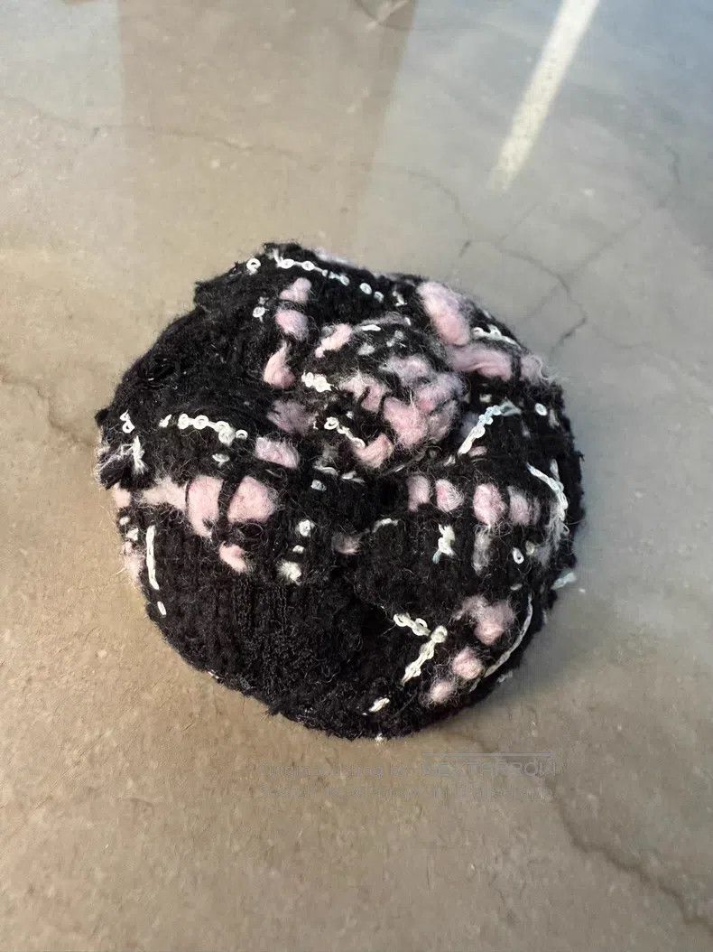 Chanel Chanel 25b pink black tweed camelia brooch Size ONE SIZE - 1 Thumbnail