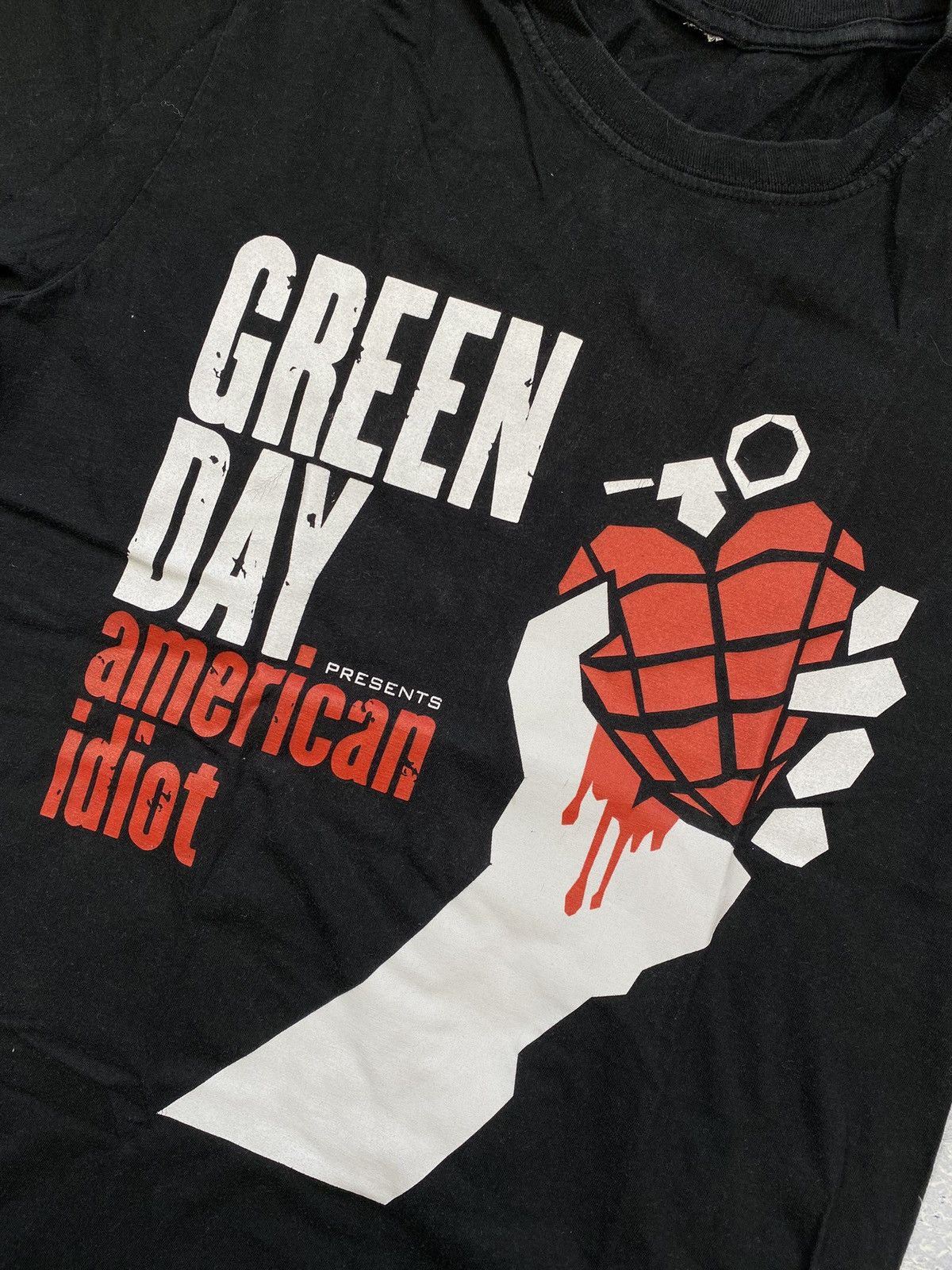 Band Tees Green Day Men’s Black T-shirt With Big Centre Logo Medium Size US M / EU 48-50 / 2 - 4 Thumbnail