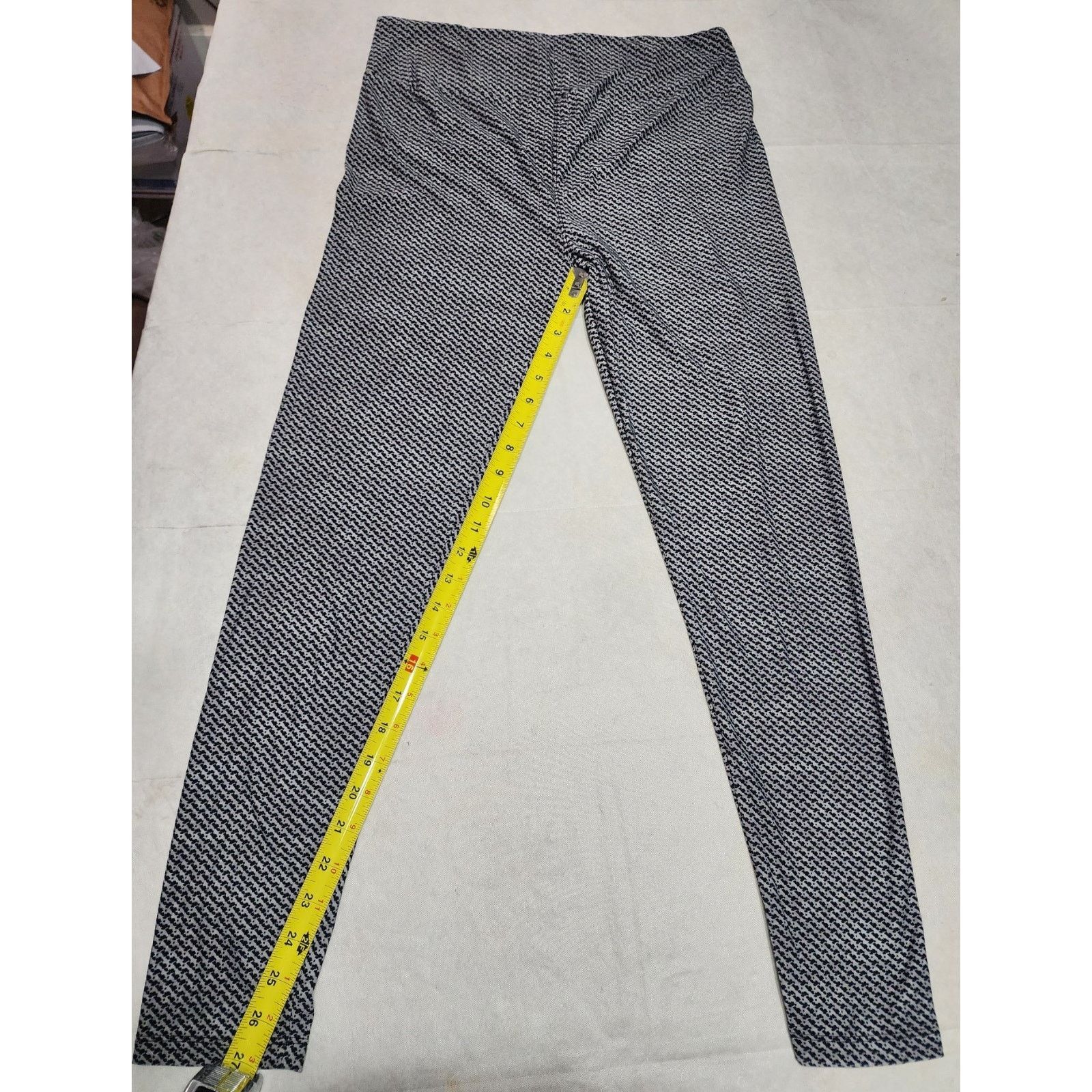 Other LuLaRoe leggings Tall & Curvy size Black & Gray pattern Size 27" / US 4 / IT 40 - 2 Thumbnail
