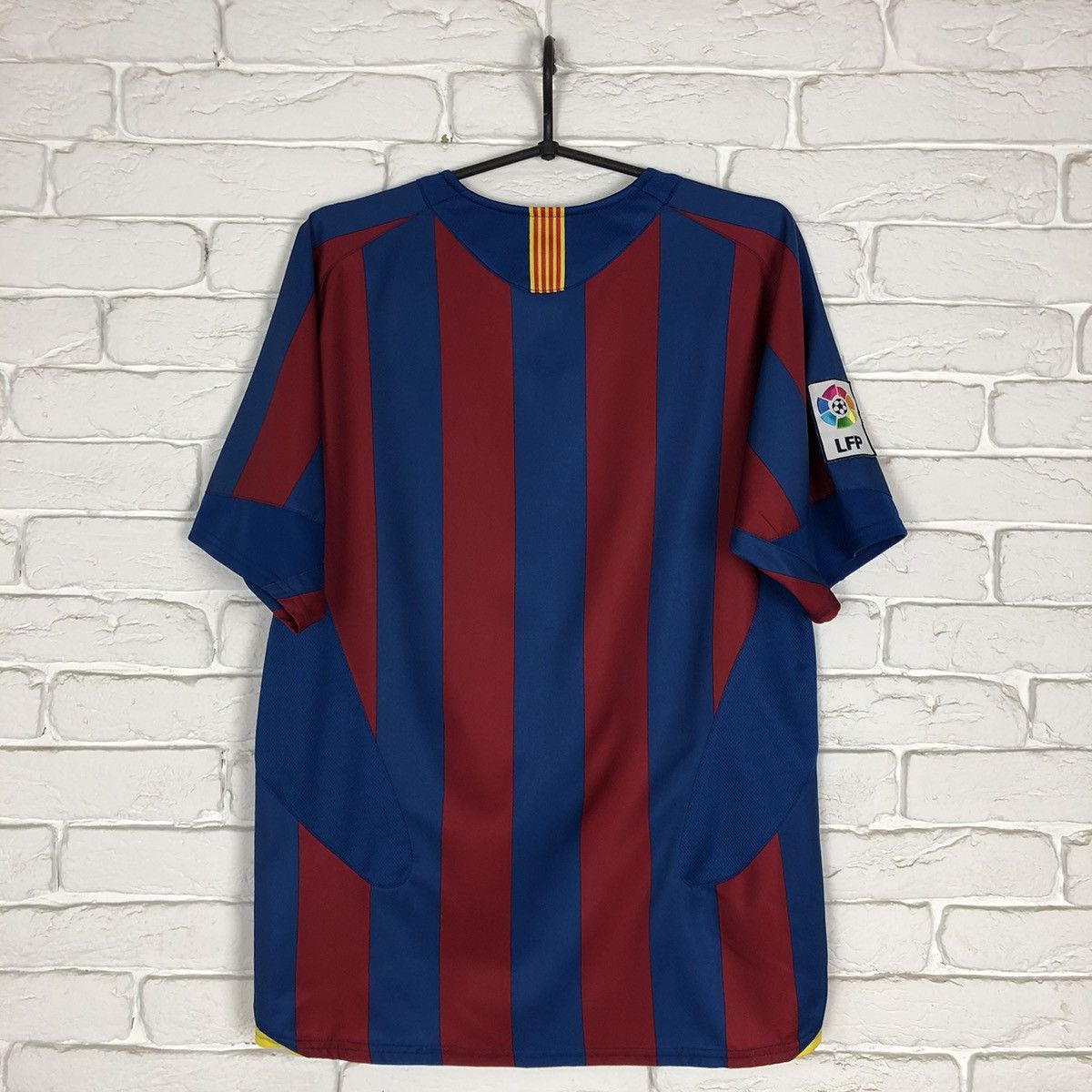 Other Barcelona Nike 2005 2006 home jersey vintage soccer Size US S / EU 44-46 / 1 - 5 Thumbnail