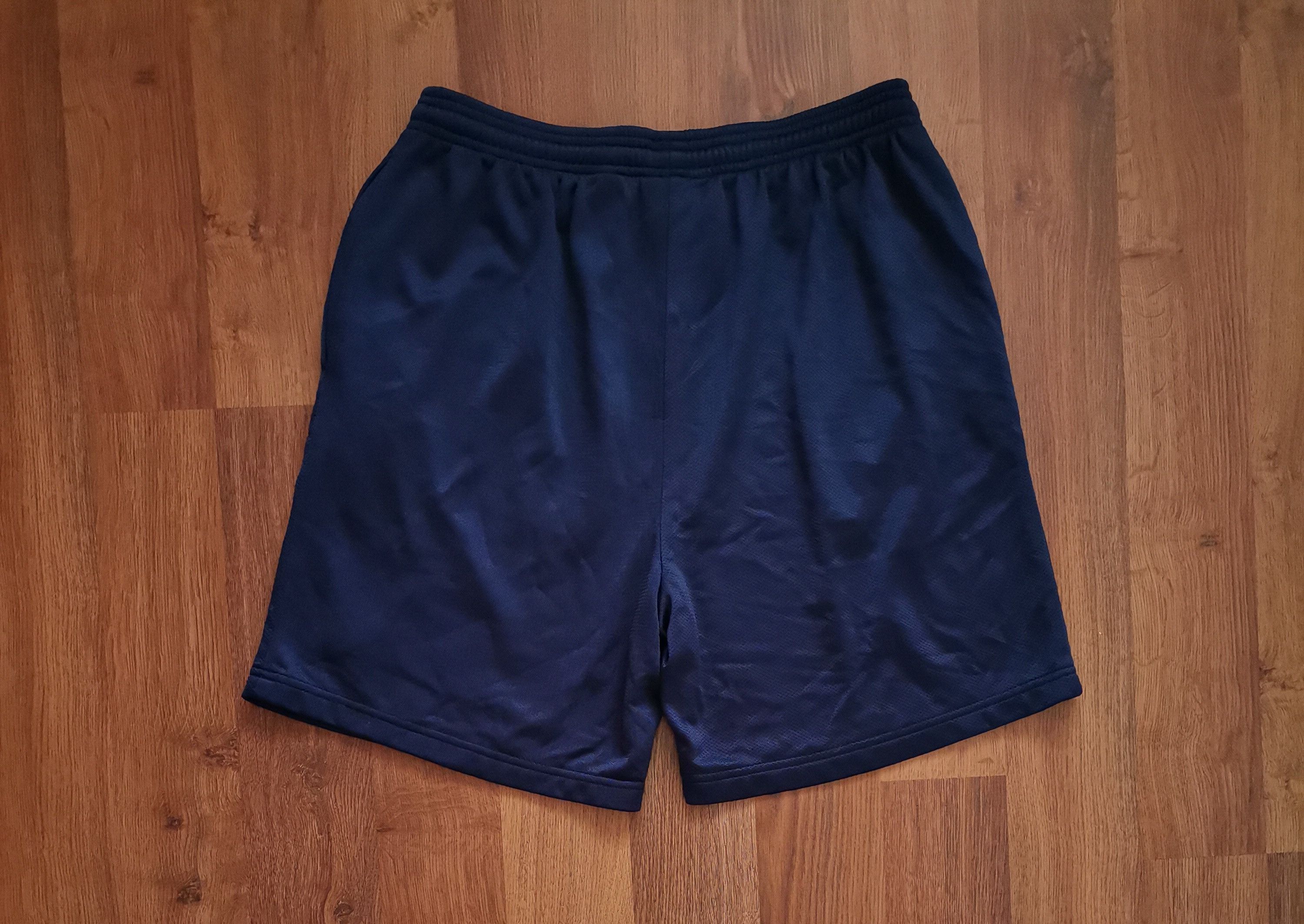 Starter Starter Michigan Wolverines Shorts Size US 30 / EU 46 - 3 Thumbnail