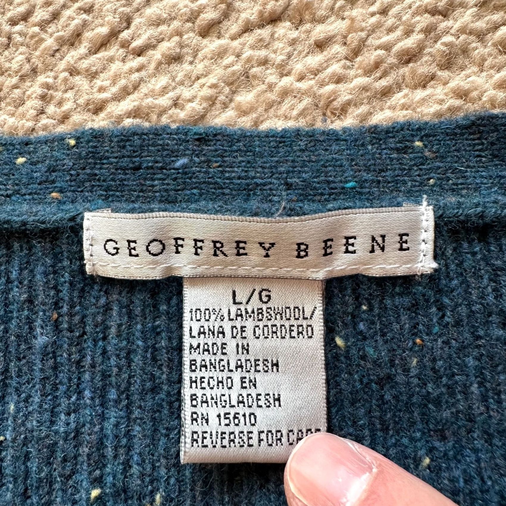 Geoffrey Beene Geoffrey Beene V Neck 100% Wool Pullover Sweater Mens Large Blue Long Sleeve Knit Clothing solid Logo Embroidered Regular Fit Fall Winter Size US L / EU 52-54 / 3 - 3 Thumbnail